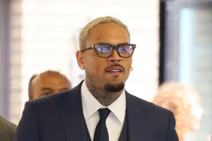 Chris Brown, 테킬라 병 폭행 혐의 민사 소송 취하돼