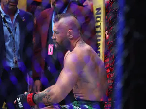 MGK, 맥그리거 UFC 패배에 SNS 독설 폭주. 2021 VMAs 충돌의 앙금이 여기까지...
