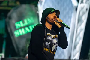 Eminem, 18년 금주 기념 코인 게시 — "절주를 슈퍼파워처럼 여겼다"
