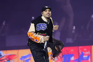 Chris Brown, 혹평 딛고 새 앨범 빌보드 TOP10 안착… “내 팬 아니면 듣지 마”