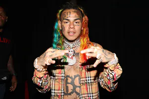 6ix9ine, Lil Durk 향해 Drake 트랙 인용해 일갈 "누가 지금 웃고 우는가?"