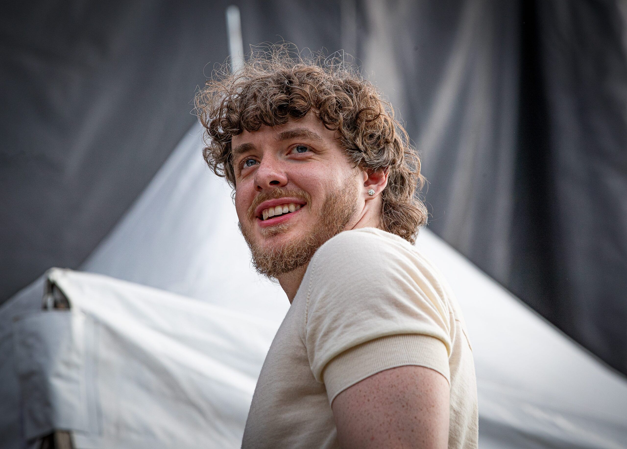 SNL, Jack Harlow 향한 조롱 멈추지 않아... "Monica" 발언 풍자한 스케치 공개