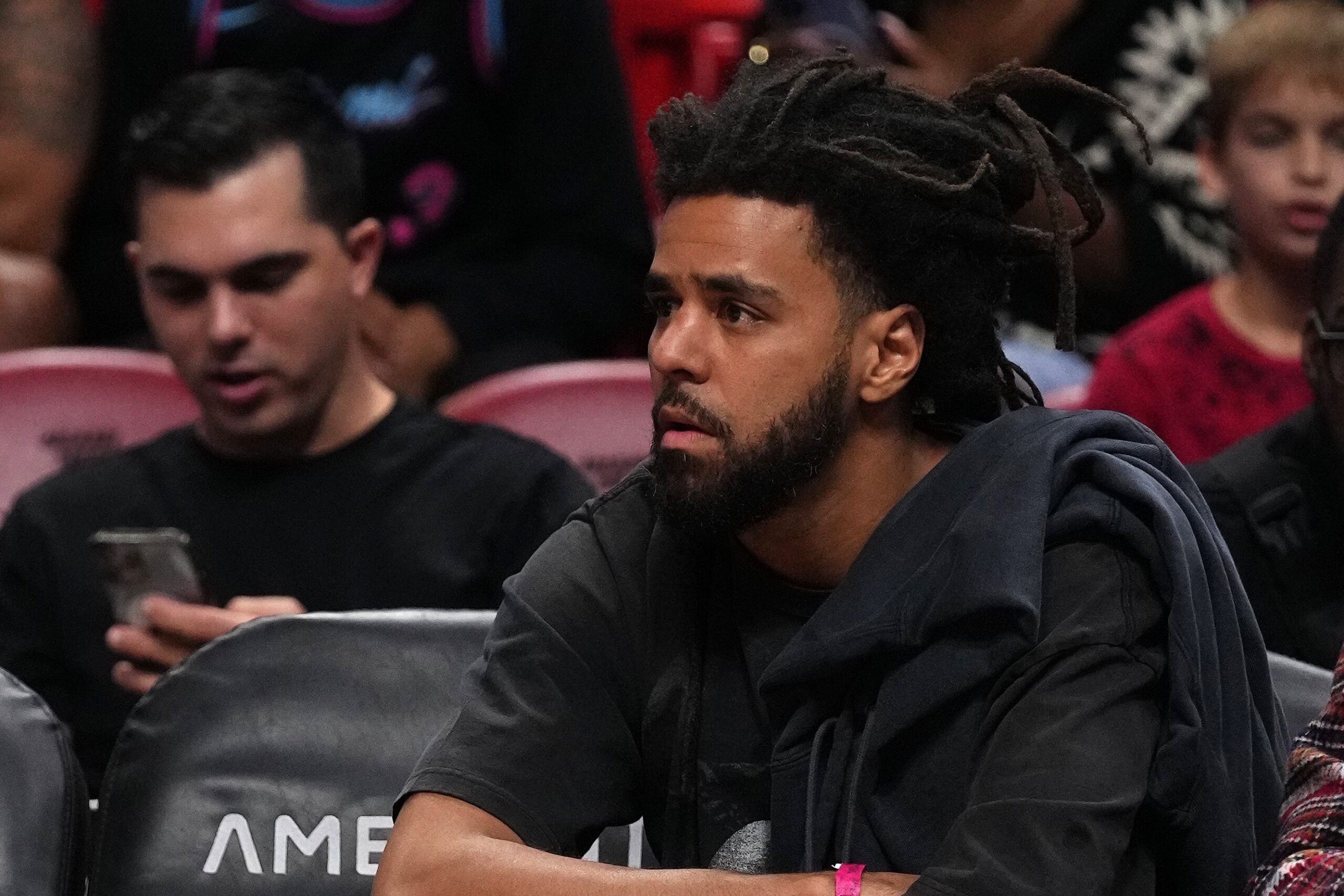J. Cole, "First Person Shooter"는 원래 Drake와 Kendrick Lamar의 콜라보였다고 밝혀