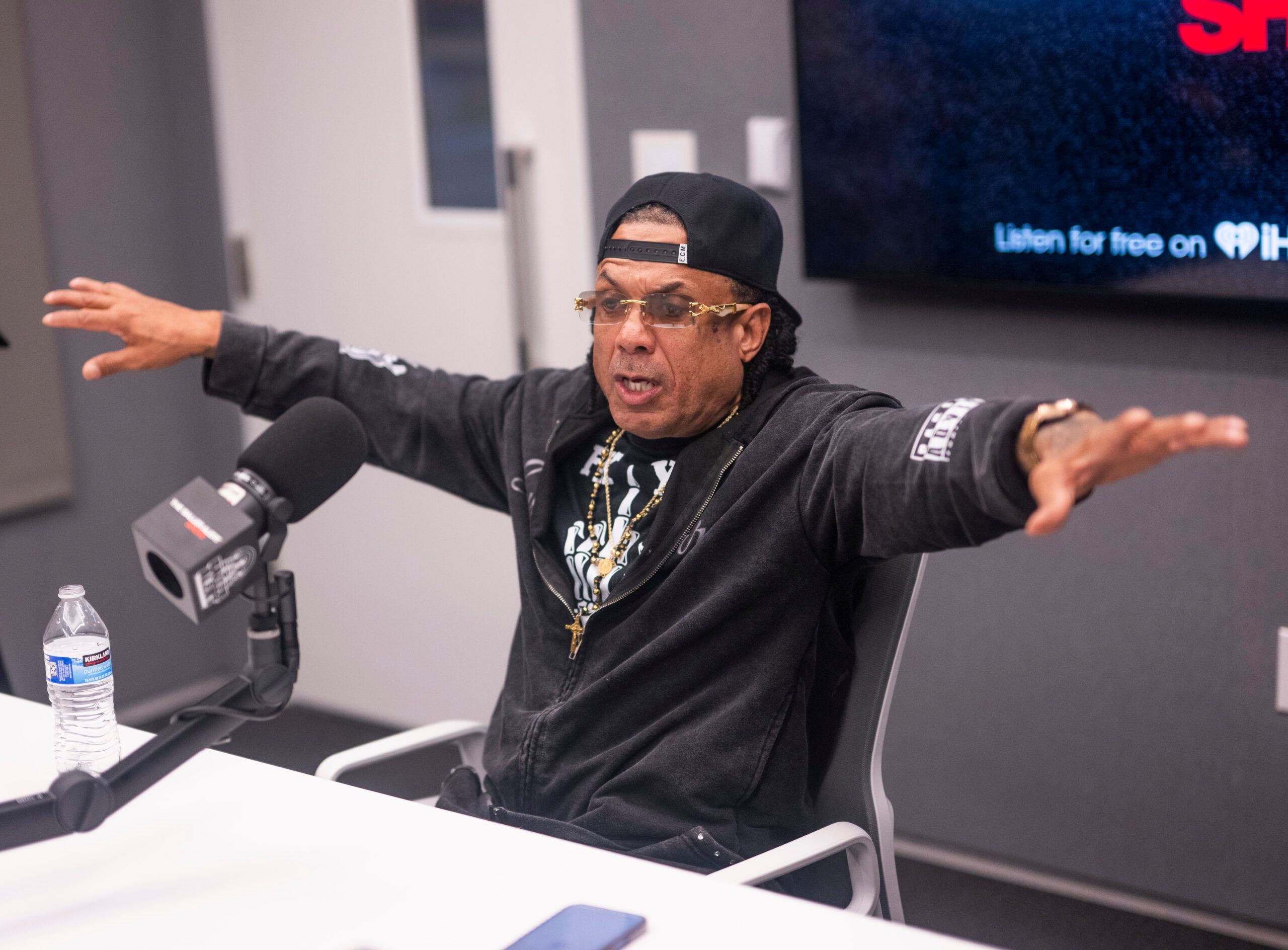 Benzino, 50 Cent에 반격… 돌아가신 어머니 얼굴 프린트 티셔츠로 응수