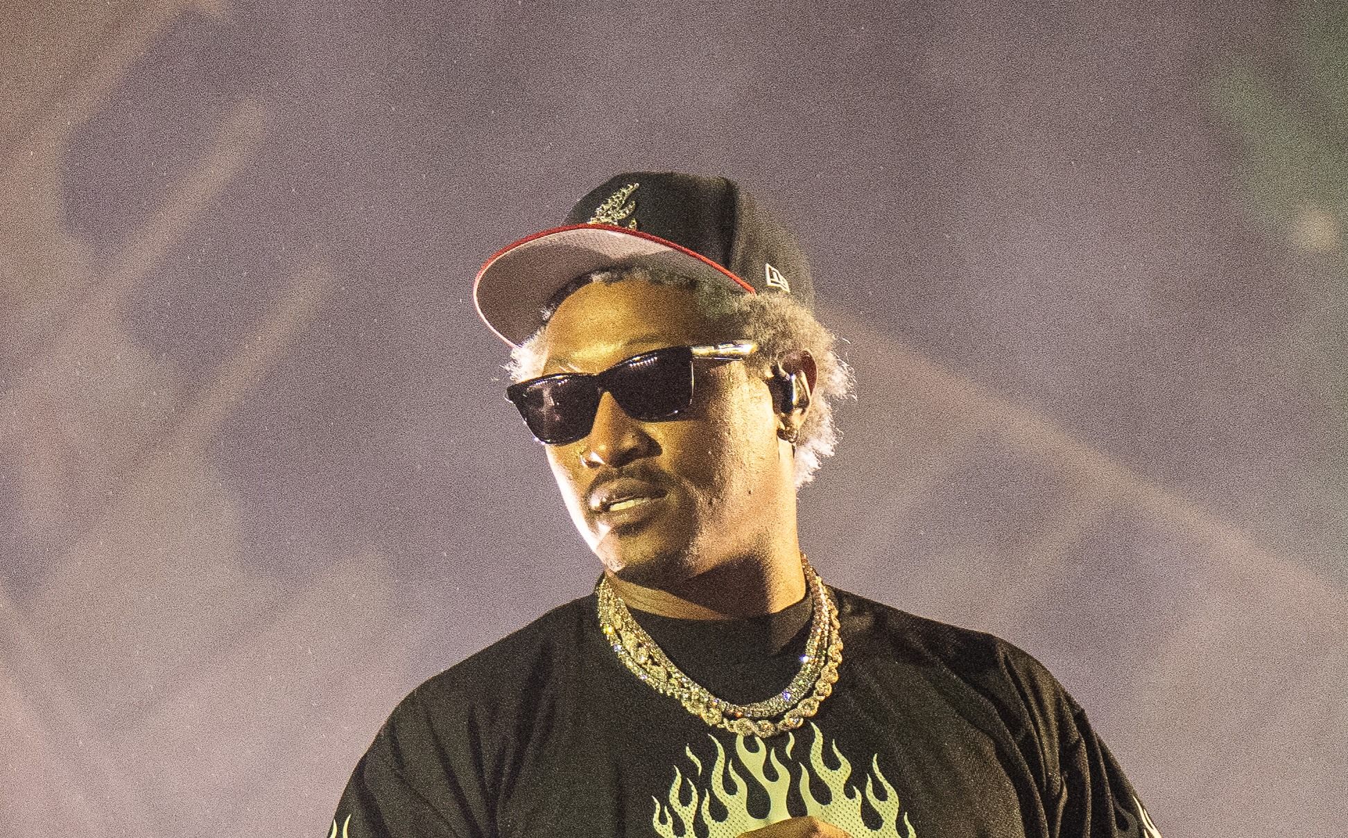 Future를 둘러싼 두 전 연인의 동시다발 소송전