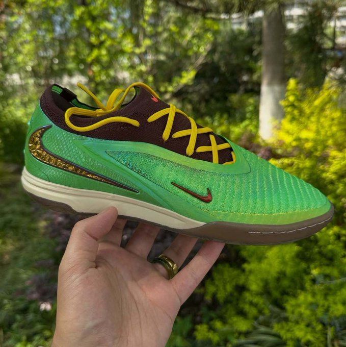 Travis Scott, Nike Phantom 6 콜라보로 축구 피치에 Cactus Jack을 품다