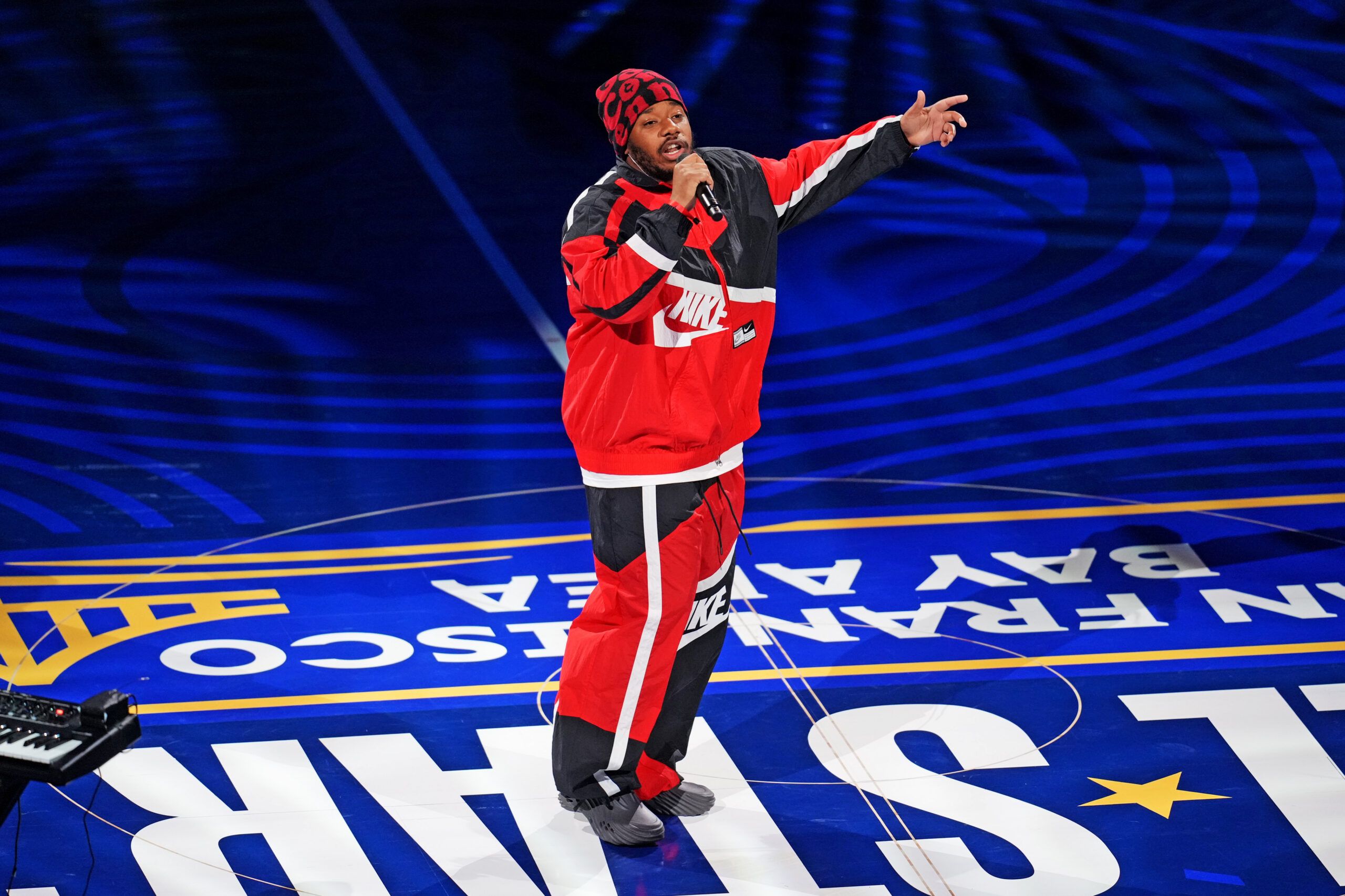 LaRussell, '히틀러도 하늘이 보낸 자' 논란에 대한 해명 영상 올려