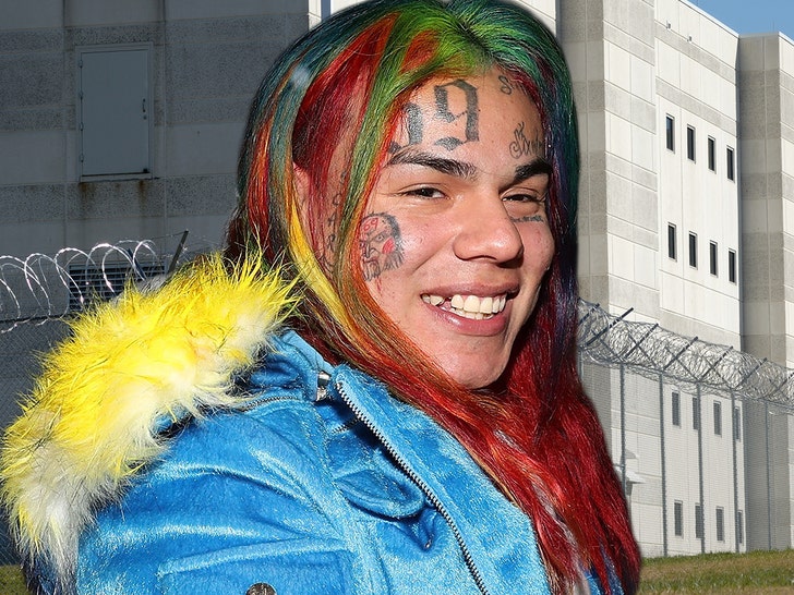Tekashi 6ix9ine, 연방 교도소 3개월 만에 출소… 스폰지밥 인형 들고 나와