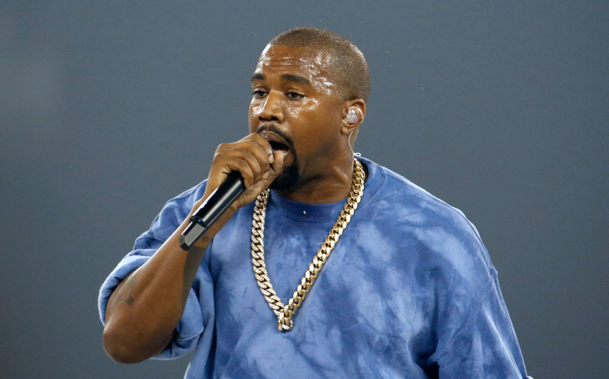 Milo Yiannopoulos, Ye 재판장 밖에서 변호 나서...“과잉 지불에 자격 미달이었다”