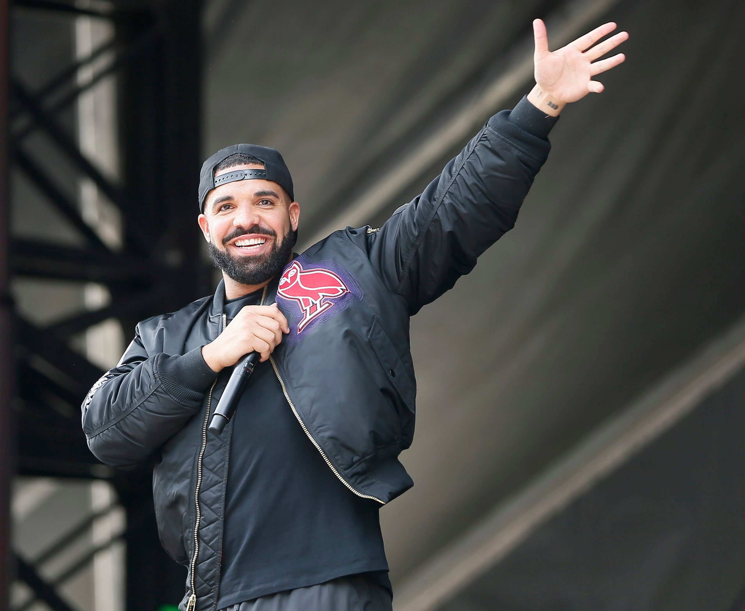 Drake, 올여름 4장의 앨범으로 음악계 접수... 새 앨범 'FOMO' 2026년 발매 예고