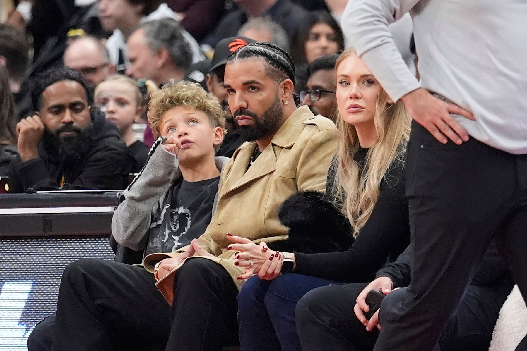 Drake, 신작 'FOMO' 트레일러 공개... 단편영화의 정체는?