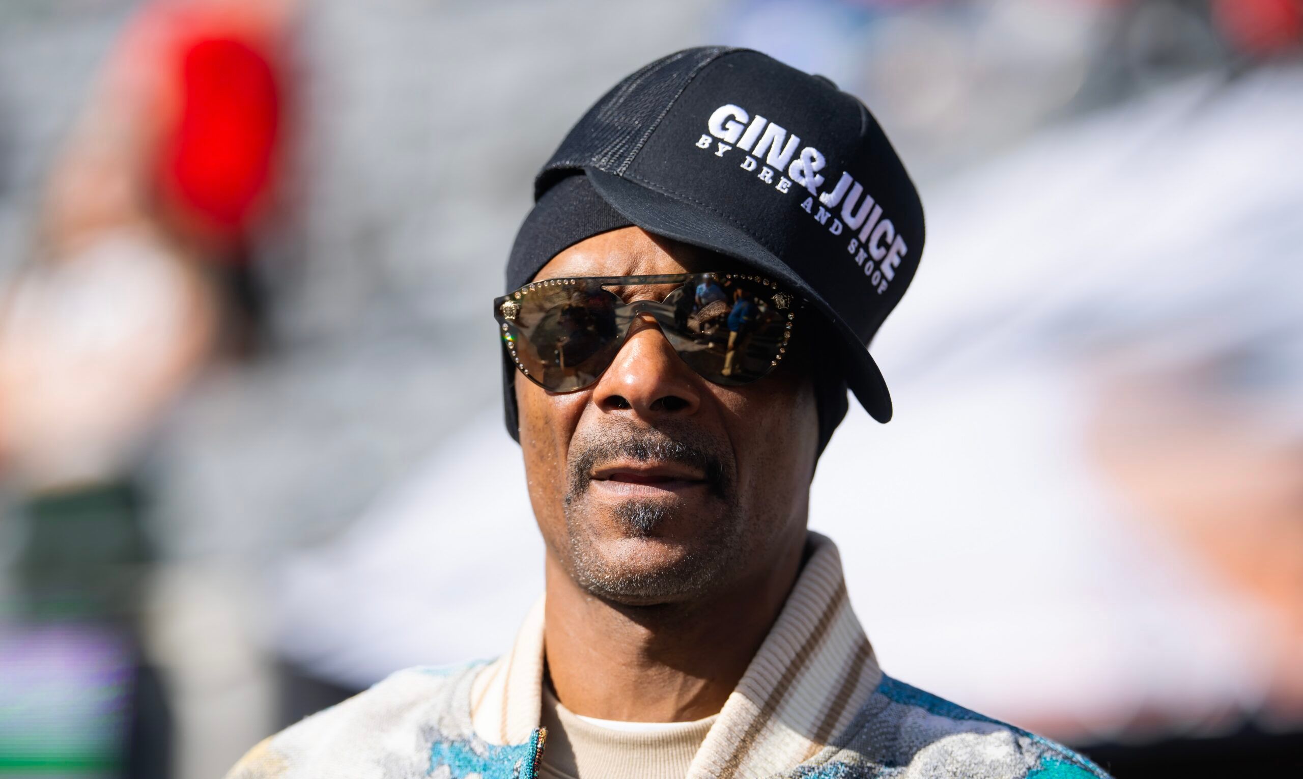 Snoop Dogg, 무대 위 스트리퍼 옆에 아이가 춤추는 장면으로 비판 폭주