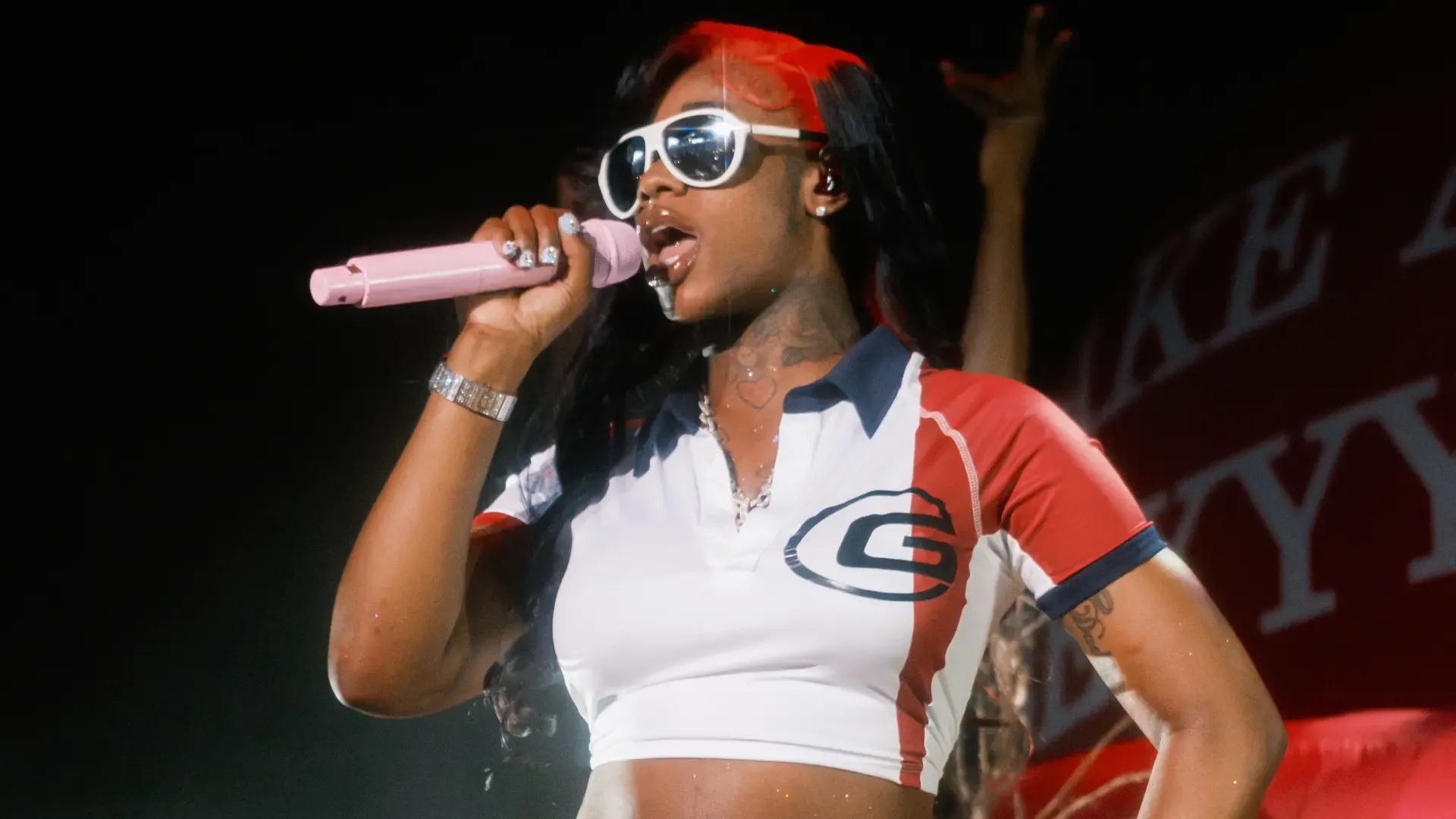 Sexyy Red, "드레이크 후계자는 나"라고 주장