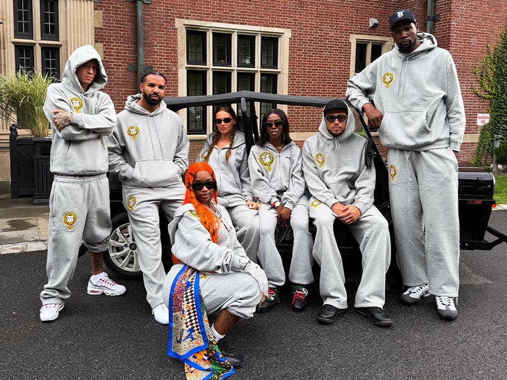 Drake, 빌보드 상위권을 접수하고 '인생 최고의 여름'을 즐기는 중