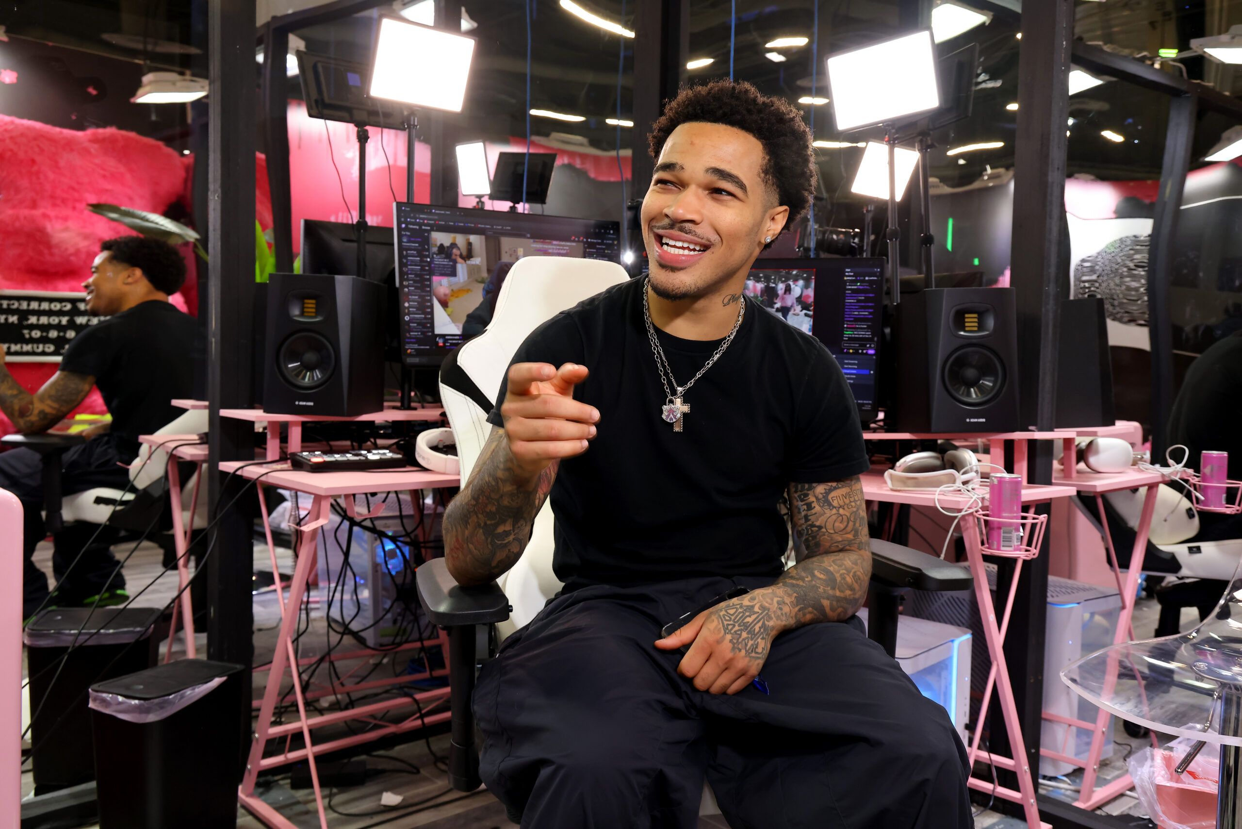 Plaqueboymax, DJ Akademiks에 물어 "NBA YoungBoy가 왜 나한테 화났지?"