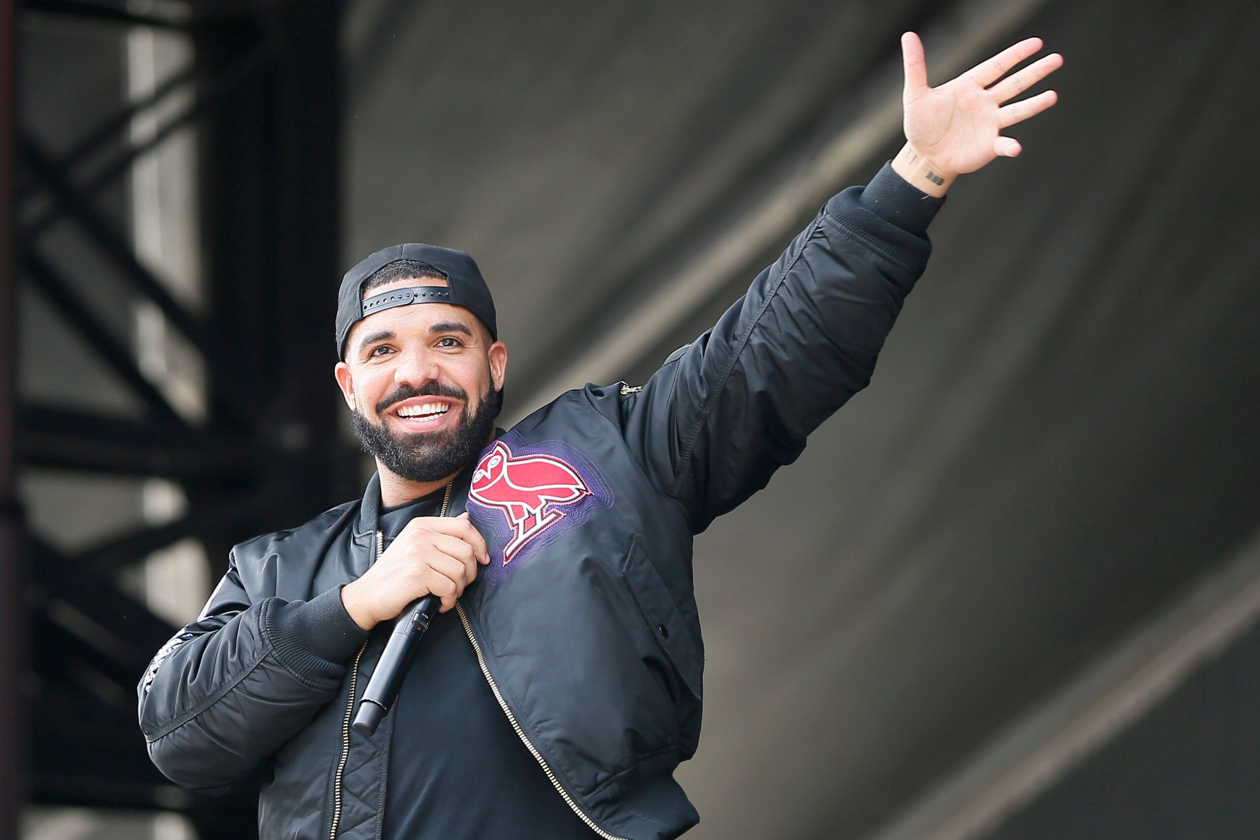 Drake, 스포티파이서 올해 첫 30억 스트리밍 돌파... 2026년 가장 강력한 아티스트 예약