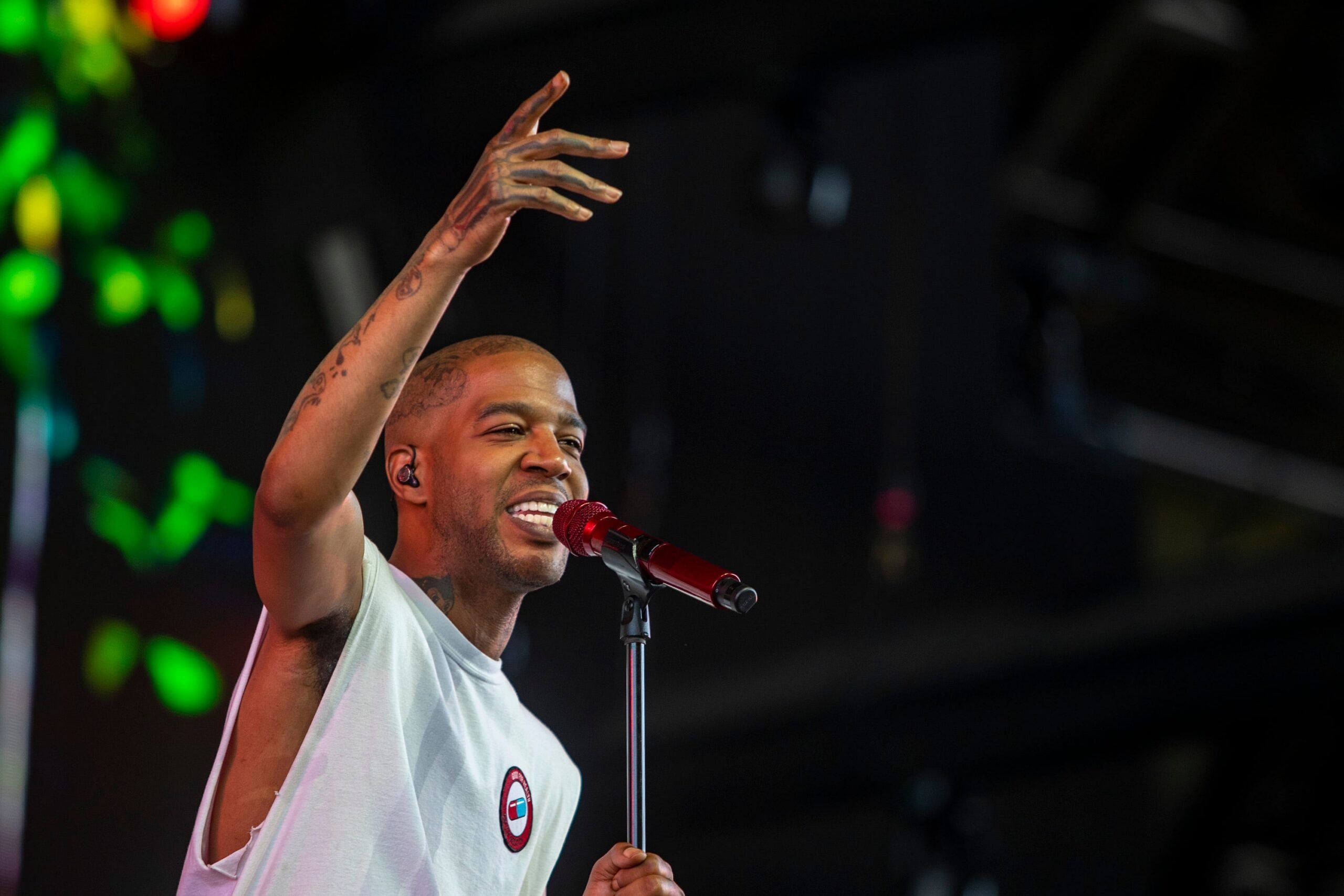 Kid Cudi, "망가진 게 수리 불가능"이라는 팬에 분노 — "내 좆에서 당장 내려와"