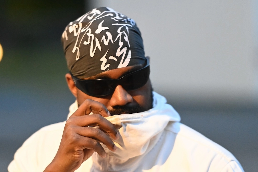 Ye, KKK 의상 사진 공유하며 또 다시 논란