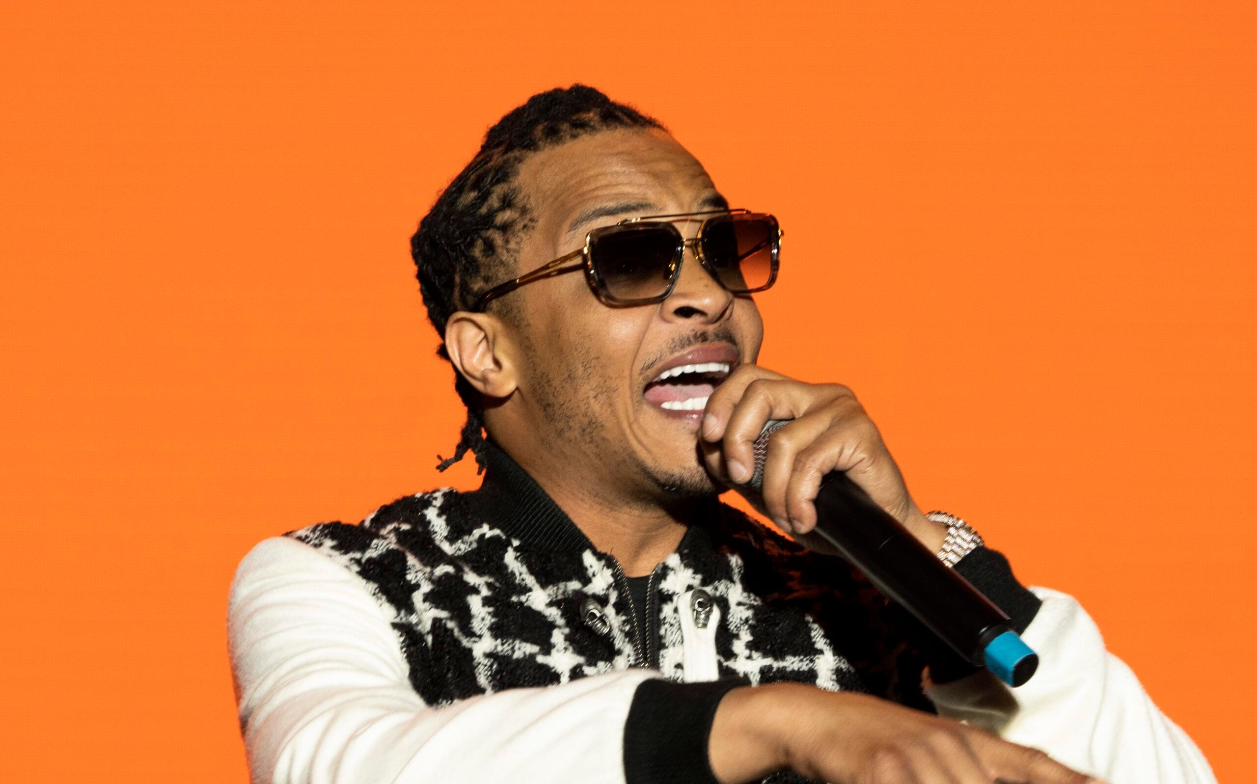 T.I., 50 Cent 향해 "니가 찌질이(Snitch)야" 맹공… "증거 서류 있다" 폭로