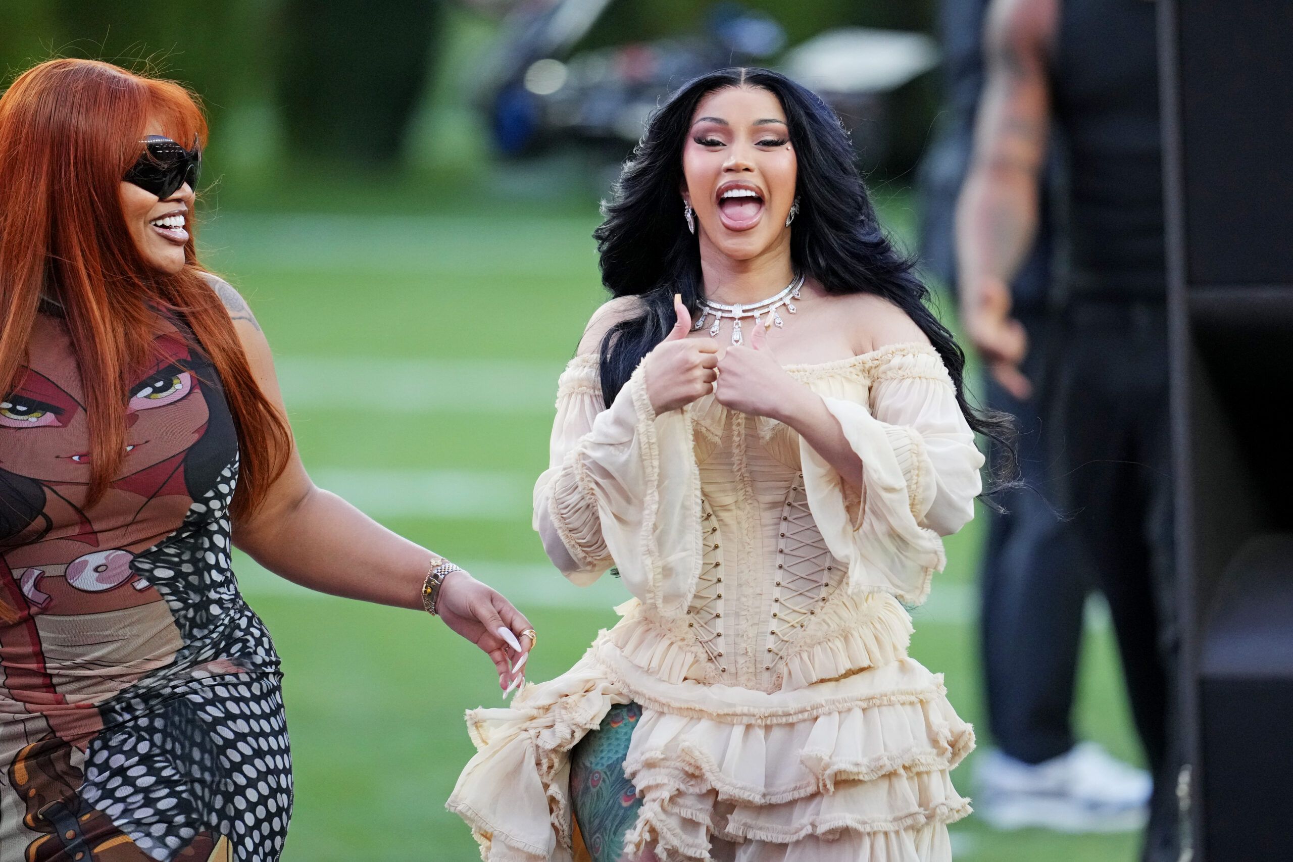 DJ Akademiks, Cardi B를 향한 Stefon Diggs와 Offset의 불륜 의혹에 대해 "이해가 된다" 발언