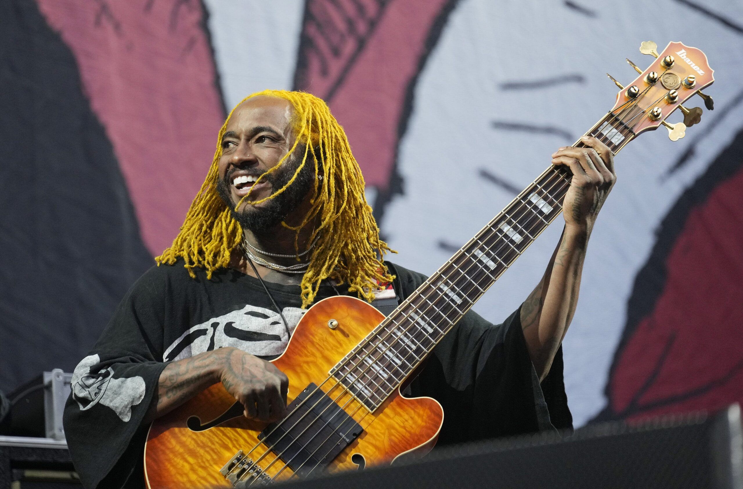 Shia LaBeouf, "Thundercat과 Kid Cudi가 보석금 내주려 했다" 주장