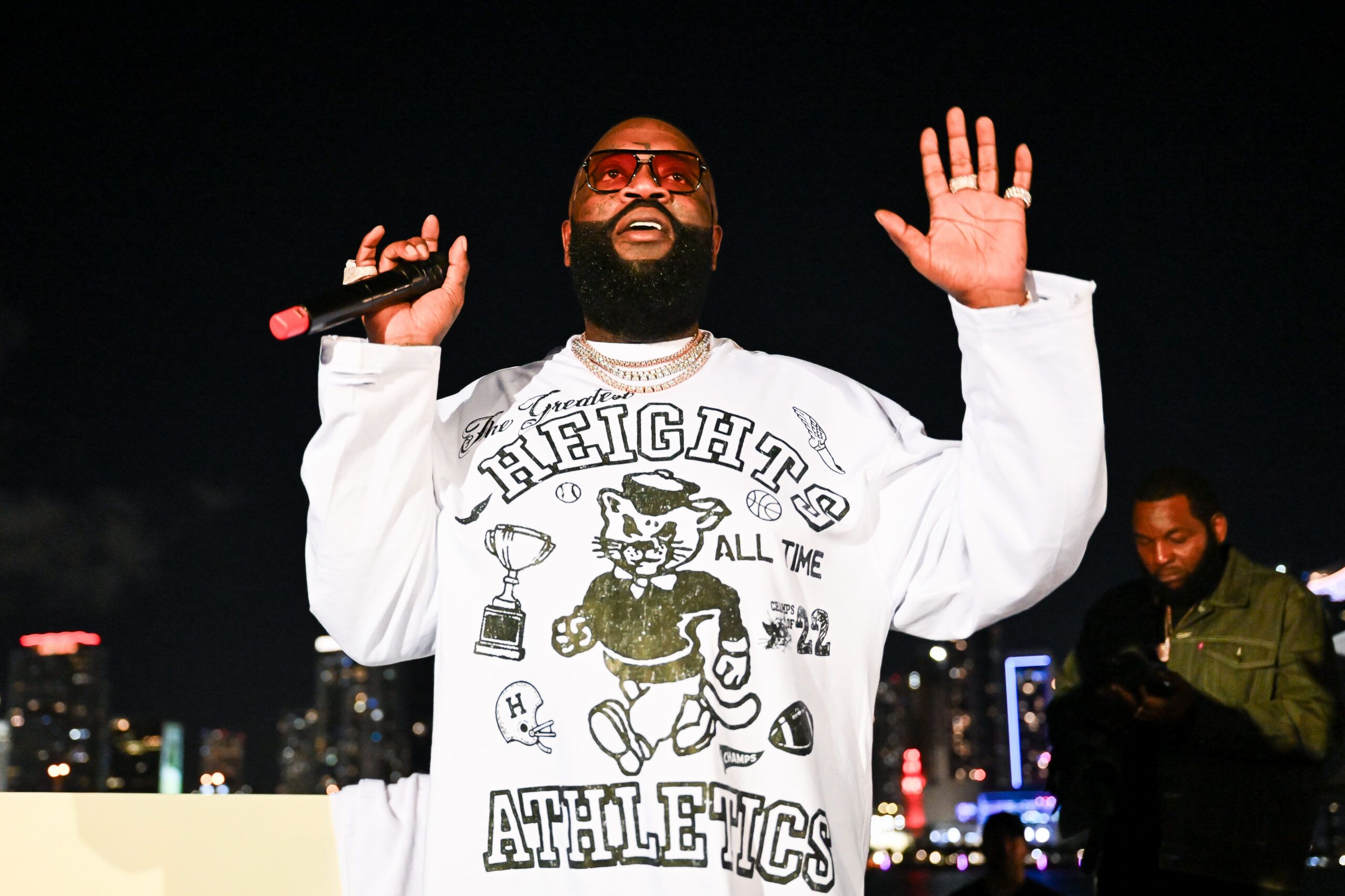 Rick Ross, Drake와의 불편한 관계에 대해 "그가 선을 넘었지만, 이겨낼 거야"