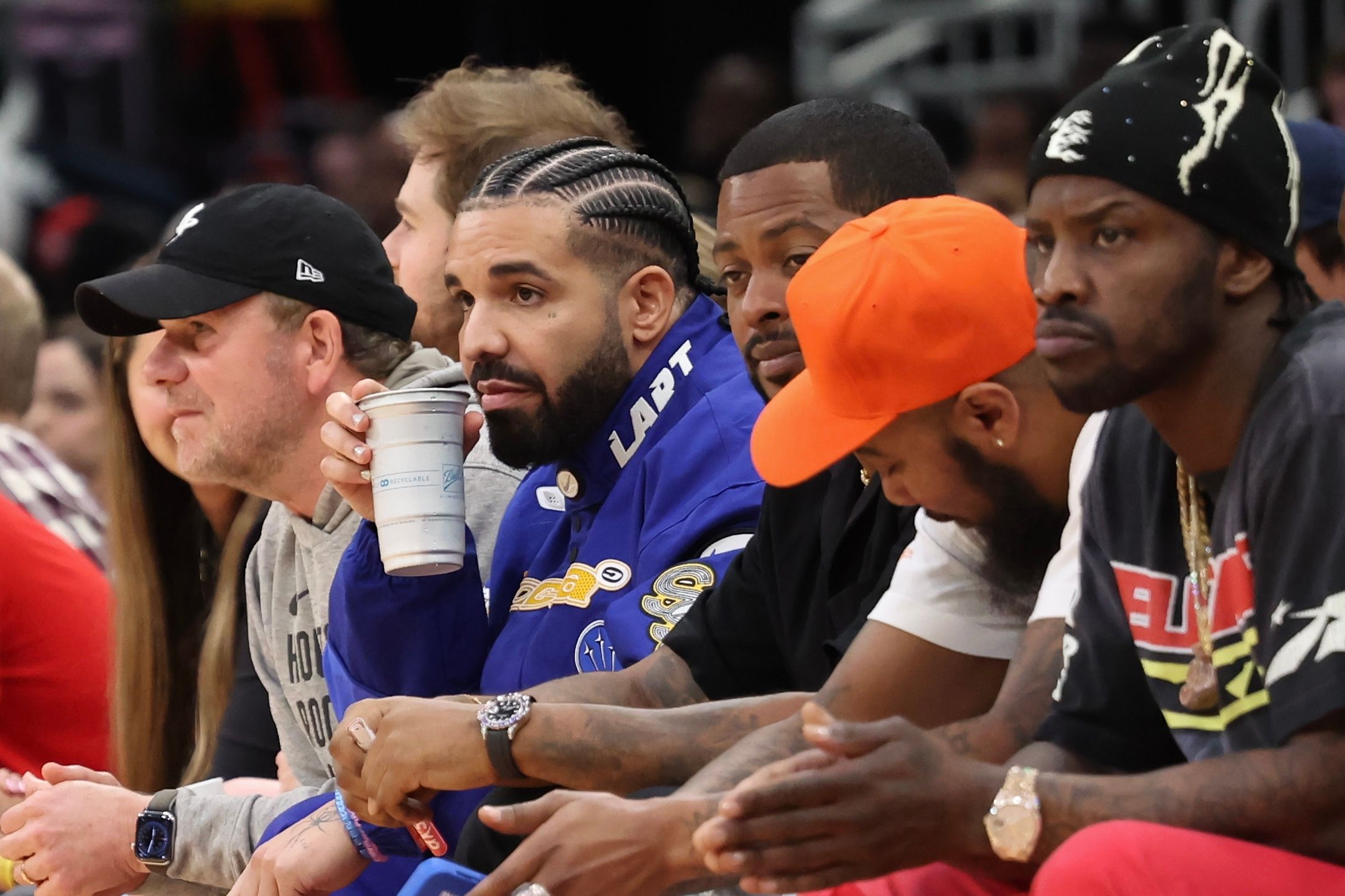 8만 3천 달러 데이트 비화 공개한 Akademiks. Drake한테 구조 요청까지?