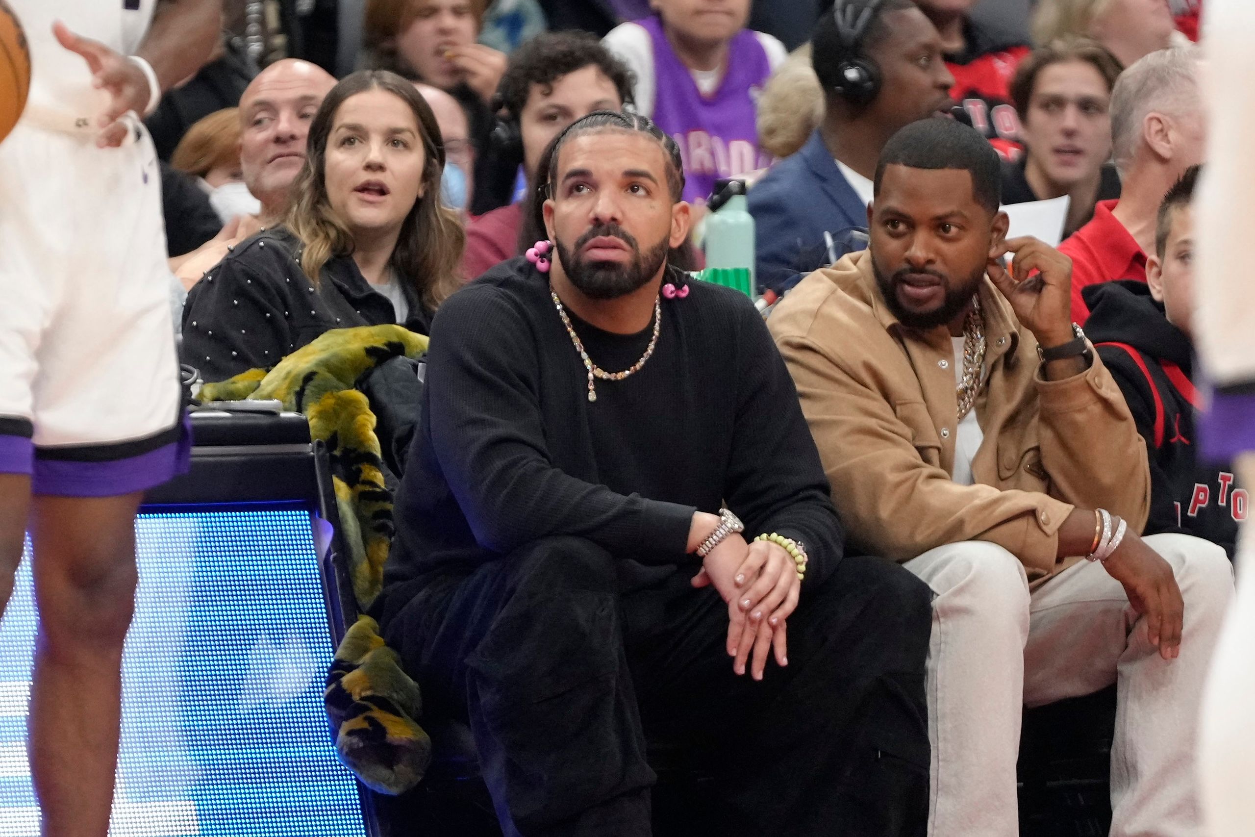 Drake의 '20 대 1' 라이브스트림 데이트쇼가 화제의 중심에 섰다