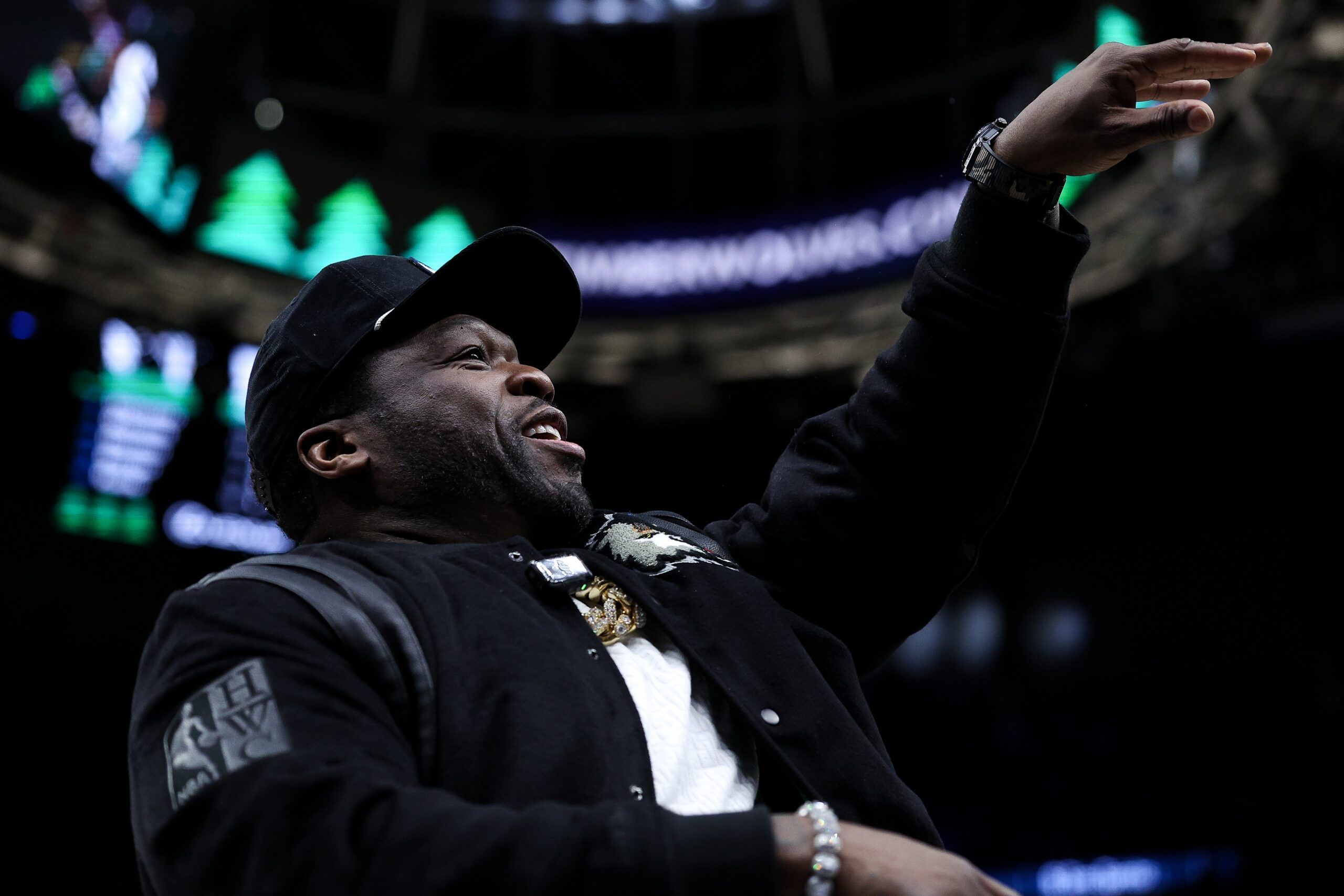 50 Cent, T.I.의 형편없는 디스 트랙에 유쾌한 반응