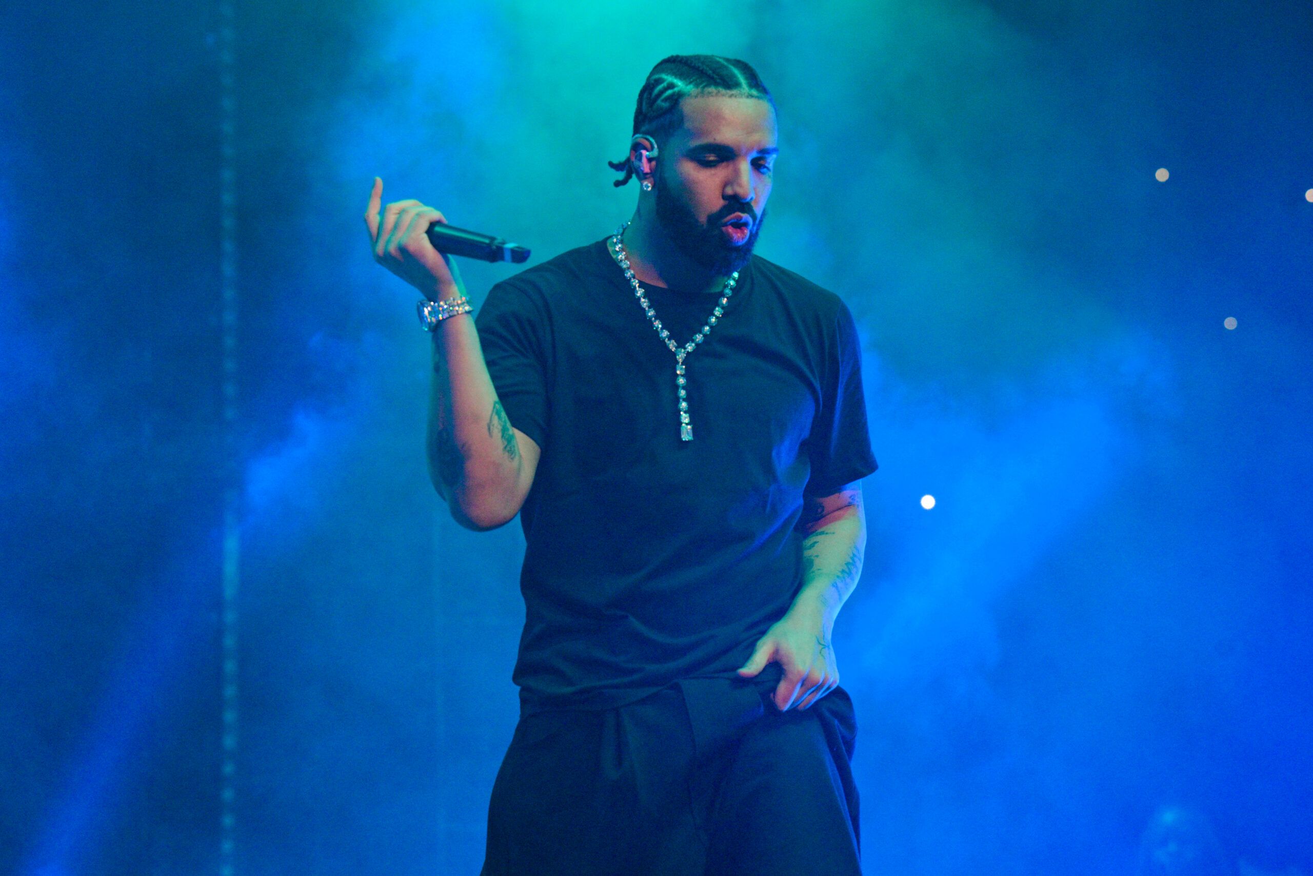 Drake 'ICEMAN'의 얼어붙은 세계관을 완성하는 조던 스니커즈 톱10