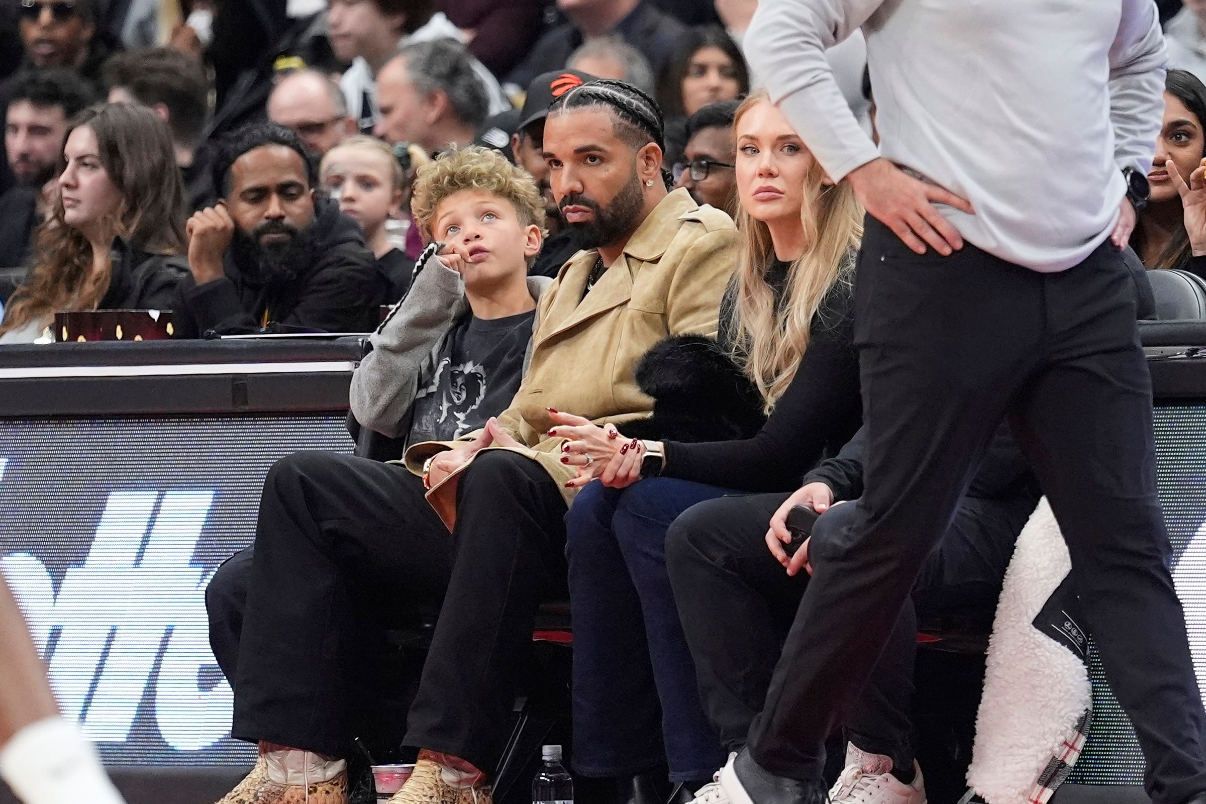 Drake, 'ICEMAN' 지인 전체 공개 — Dr. Dre·DJ Khaled·Tupac까지 담긴 비주얼 보드