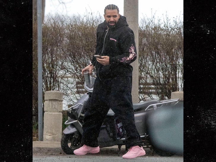 Drake, 아들 Adonis와 함께 뮤직비디오 촬영 현장 포착