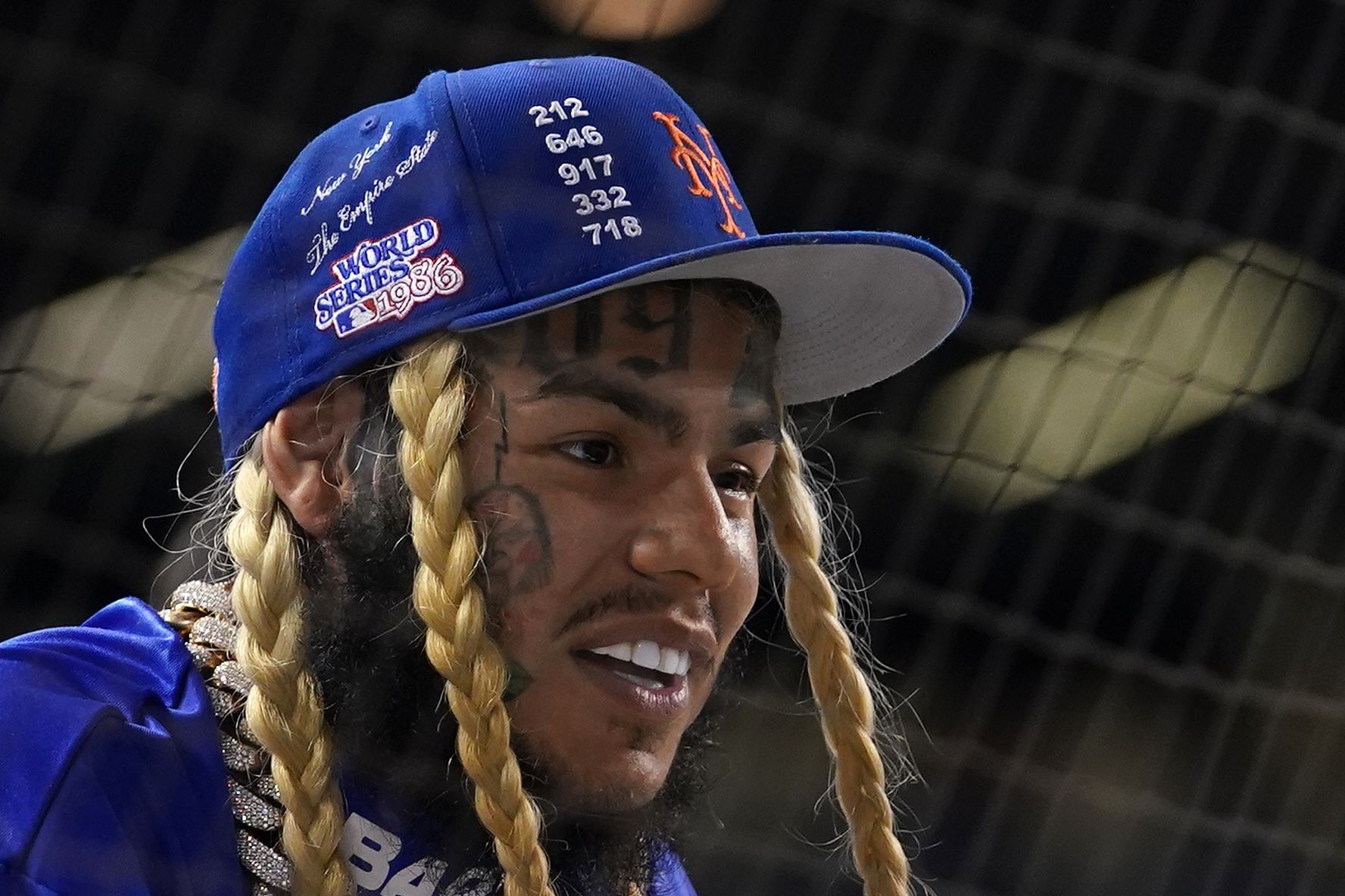 6ix9ine, 이번엔 크리스 브라운의 '여성 경고'... 또 한 번의 설전