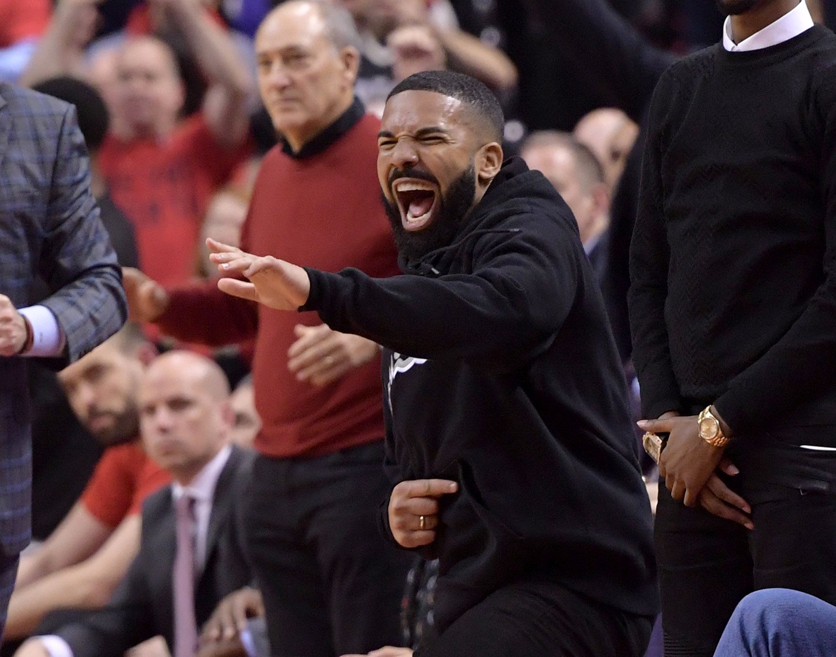 Drake, 아이언맨으로 변신... 새 뮤직비디오 촬영 현장 포착