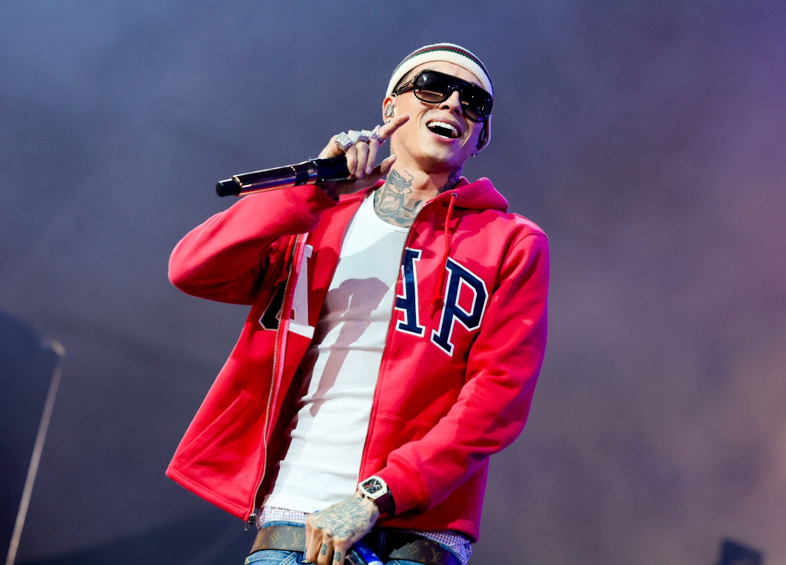 Central Cee, 코첼라서 커스텀 GAP 후디 입고 등장... "CAP"로 변신