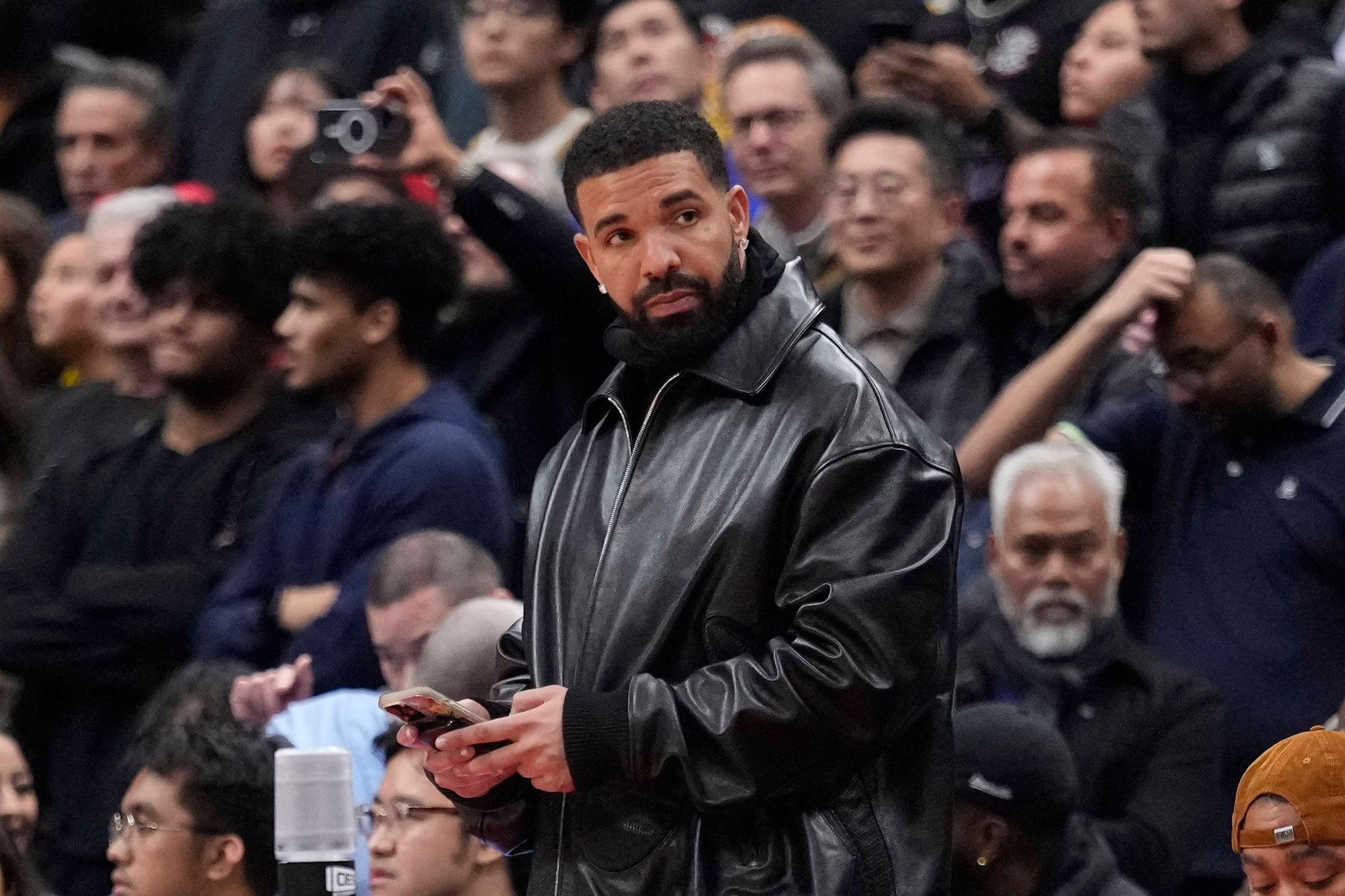 Drake 3부작, 영국 차트 통째로 삼켰다