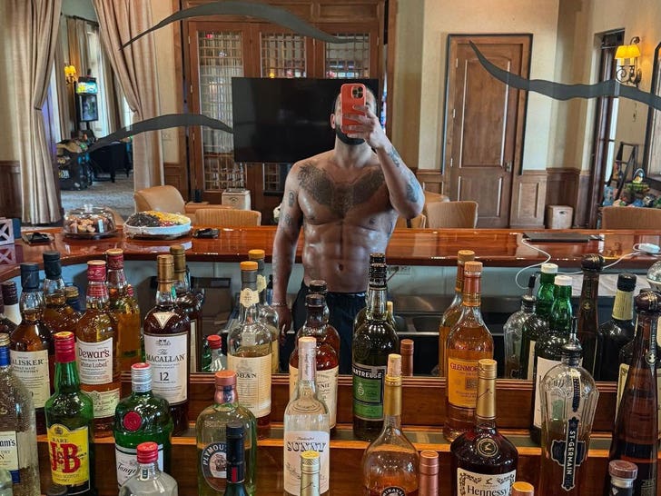 필 히스, 복근 공개한 Drake에 트레이닝 제안 "가슴 근육도 함께 만들자"