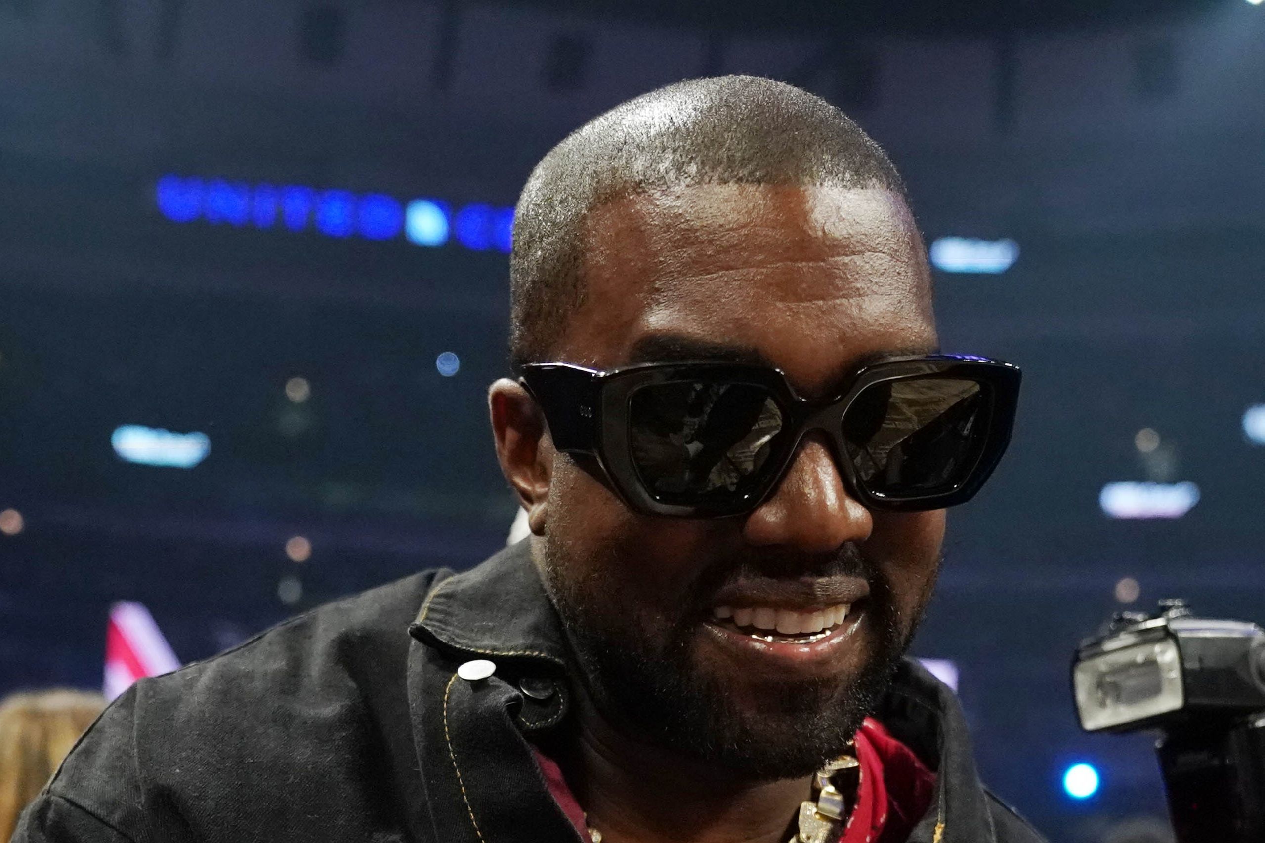 Ye, SoFi Stadium 콘서트에서 Lauryn Hill & Travis Scott과 함께 역사적인 무대 선사