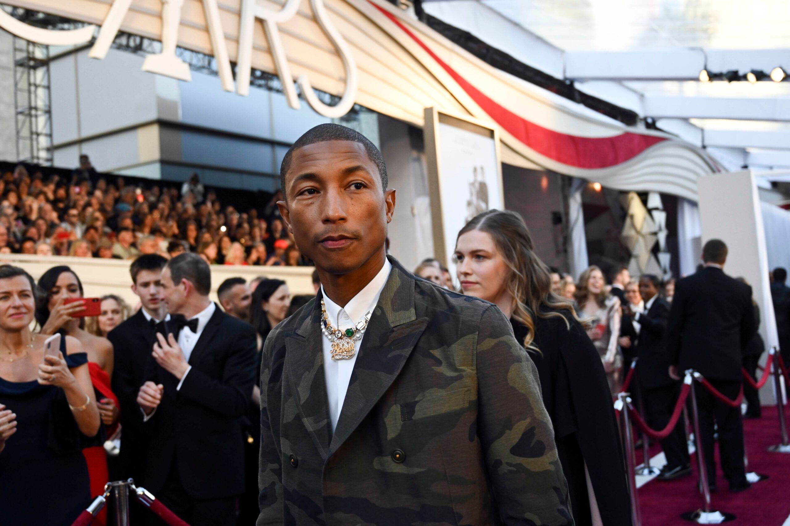Pharrell Williams, Pusha T 작업 세션에서 새 Adidas 스니커즈 최초 포착