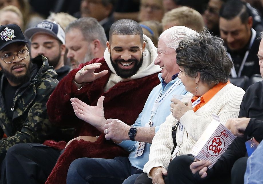 OnlyFans 모델 Sophie Rain, "Drake가 나를 바하마로 부르려 했다" 주장에 팬들 반신반의