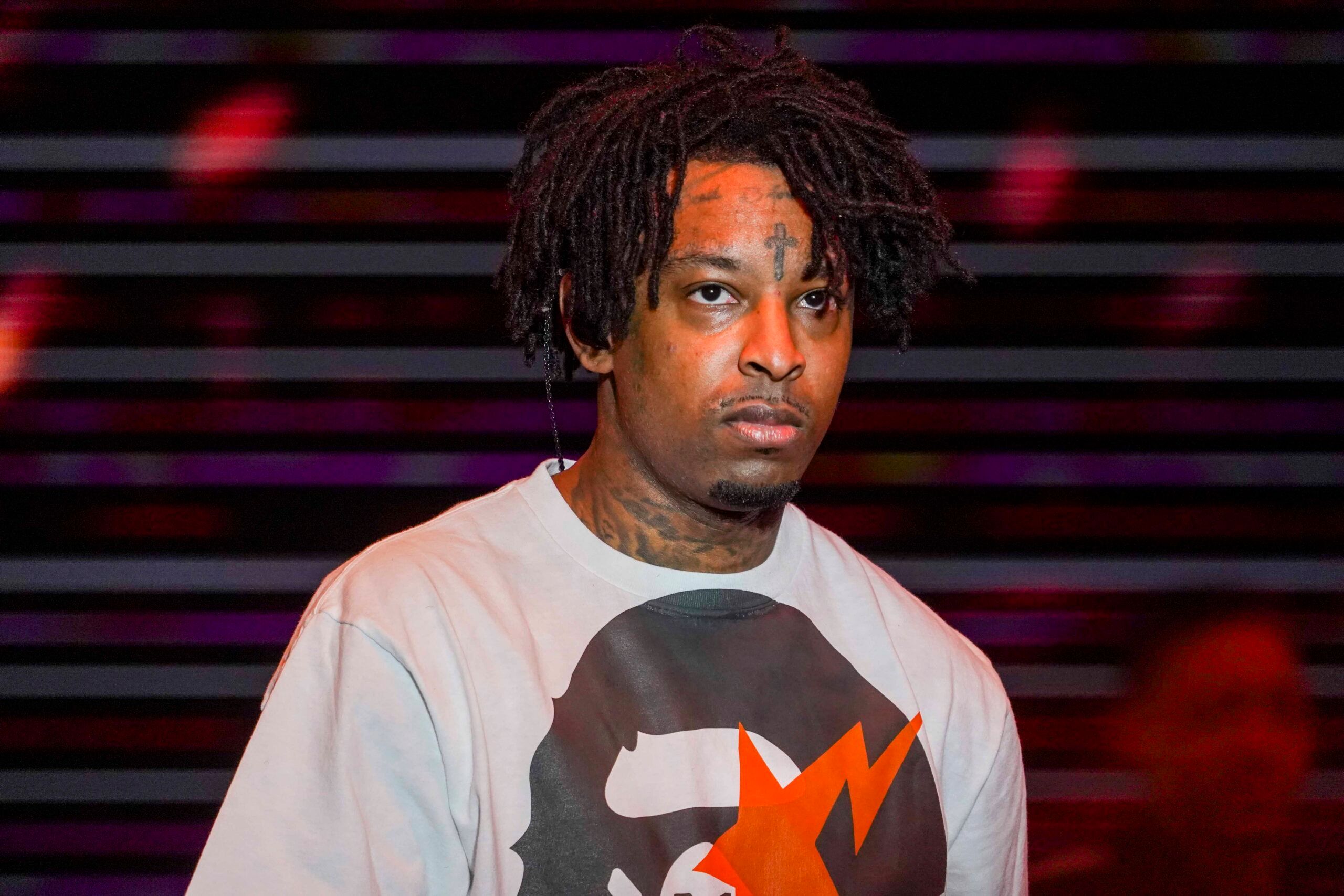 21 Savage, 아스날 승리 축하하며 Latto와의 첫 아이 깜짝 공개