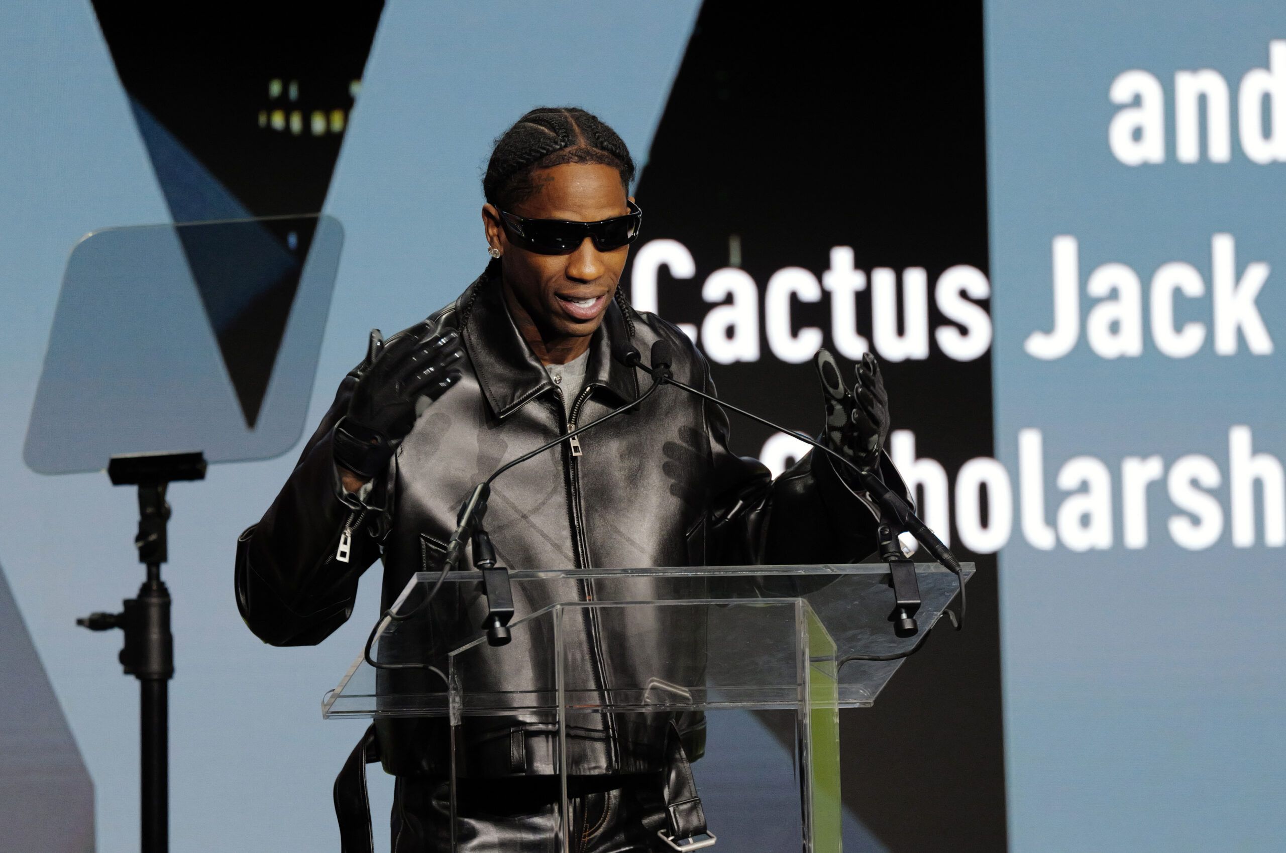 Travis Scott, Ye의 새 앨범 'Bully'에서 Nike 언급해 화제