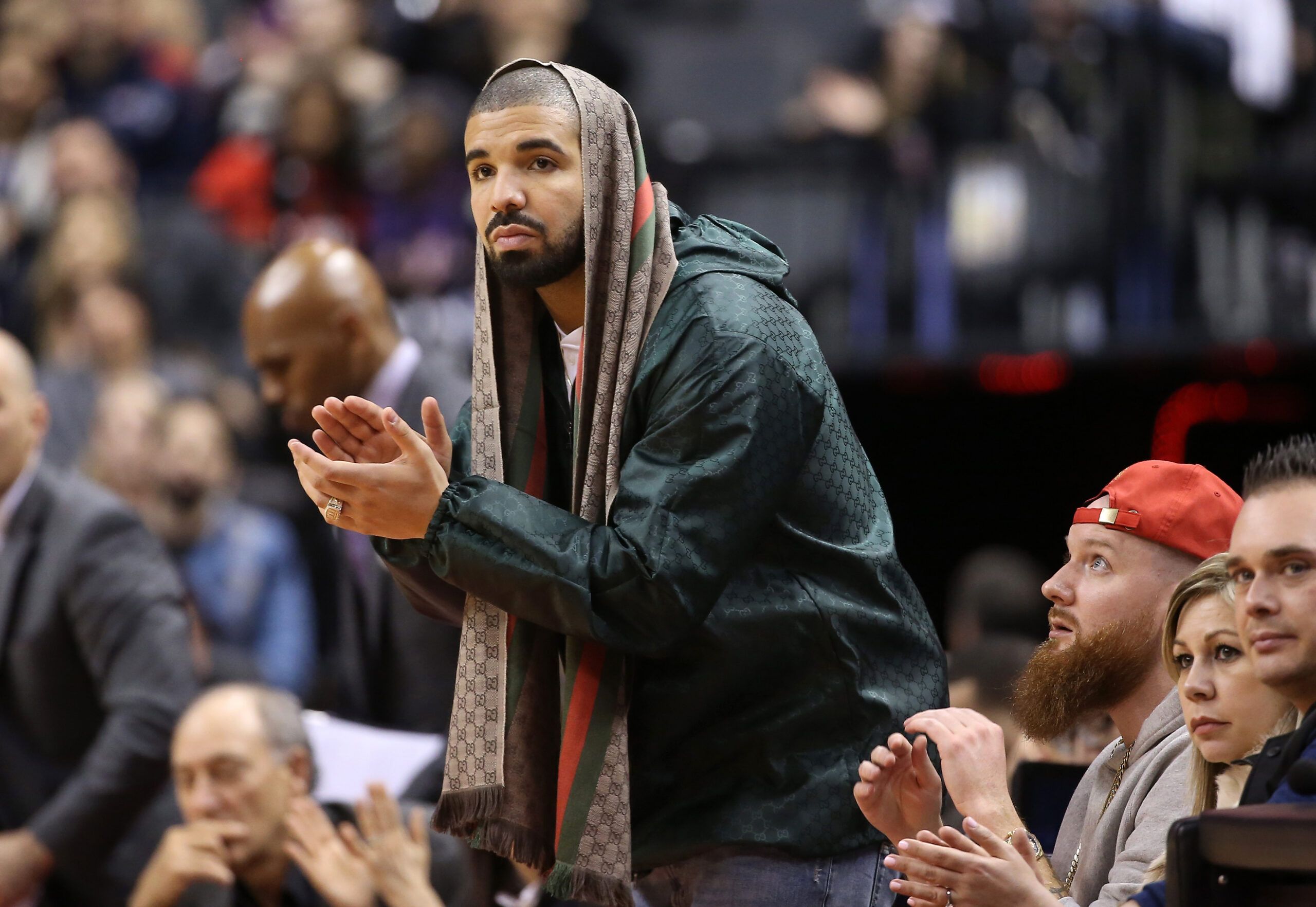 Drake, 세 장의 앨범을 동시에 쏟아내다... 빌보드 200 사상 첫 1·2·3위 동시 석권 노린다