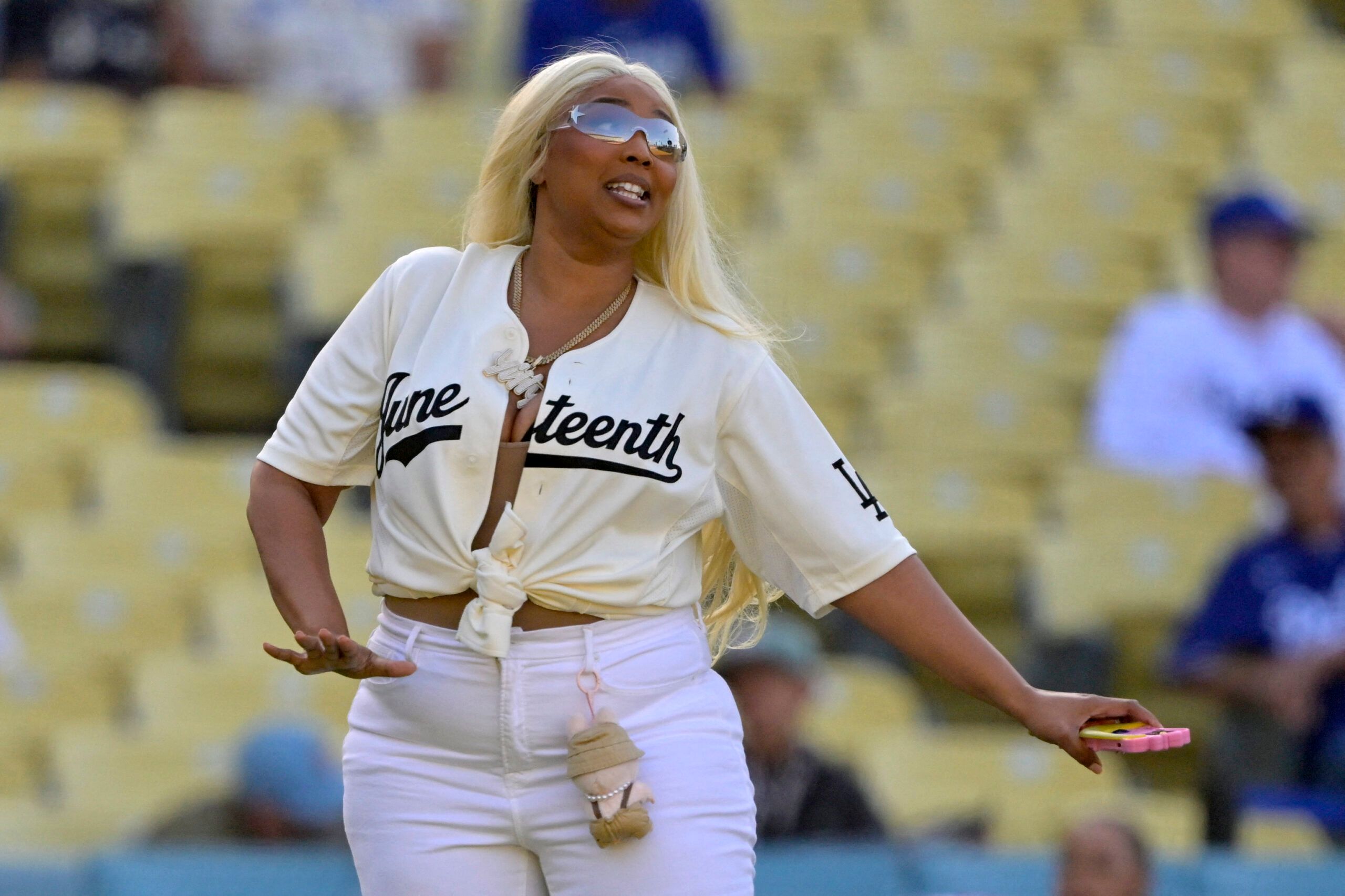 Lizzo, Kai Cenat 스트리머 대학교서 Drake OVO 패키지 요청