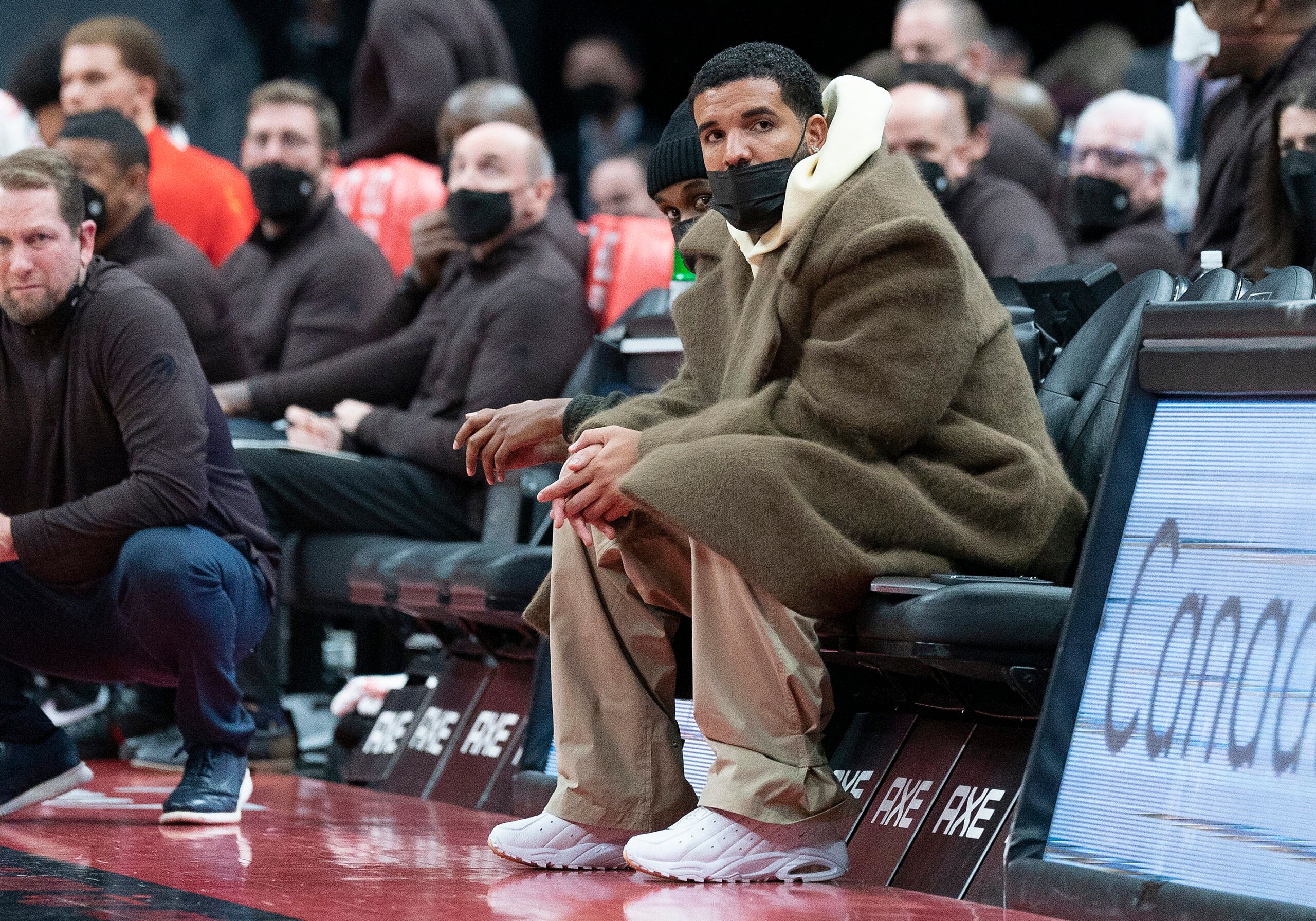 Drake, ICEMAN으로 Apple Music 힙합 차트 역대 최장 1위 기록 갈아치워