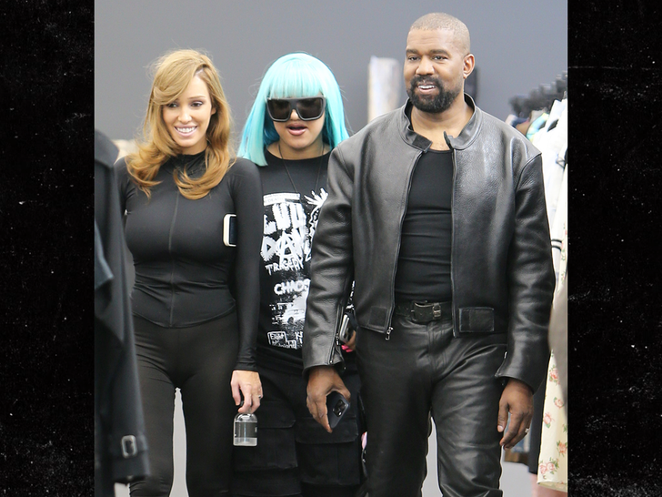 North West, Ye·Bianca Censori와 올블랙 패션 나들이