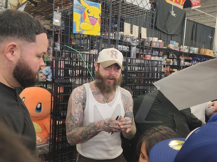 Post Malone, 피규어 사인회 뒤 ‘매직 더 개더링’ 카드 탐닉