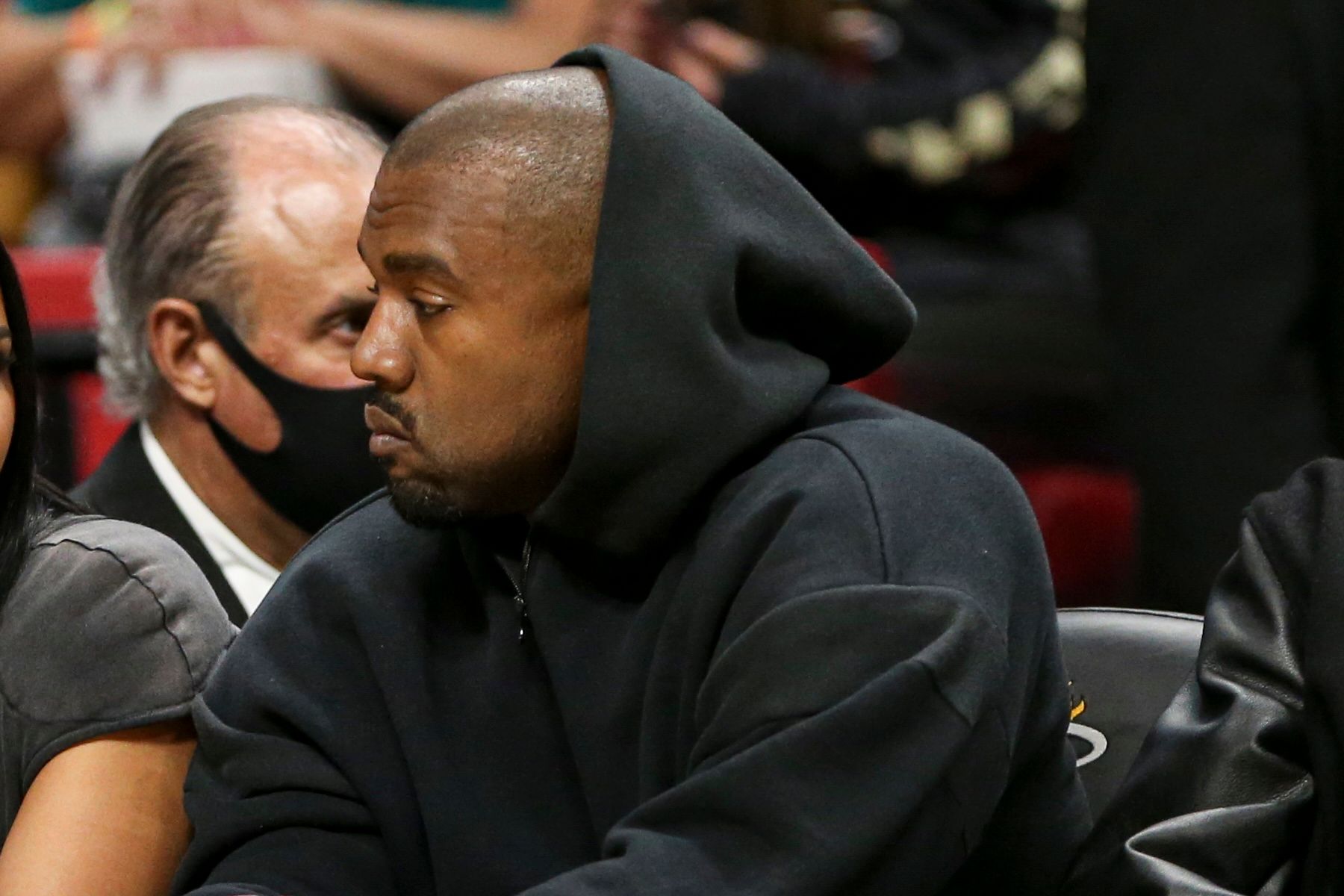 James Blake, Ye의 새 앨범 'Bully'에서 프로듀서 크레딧 삭제 요청