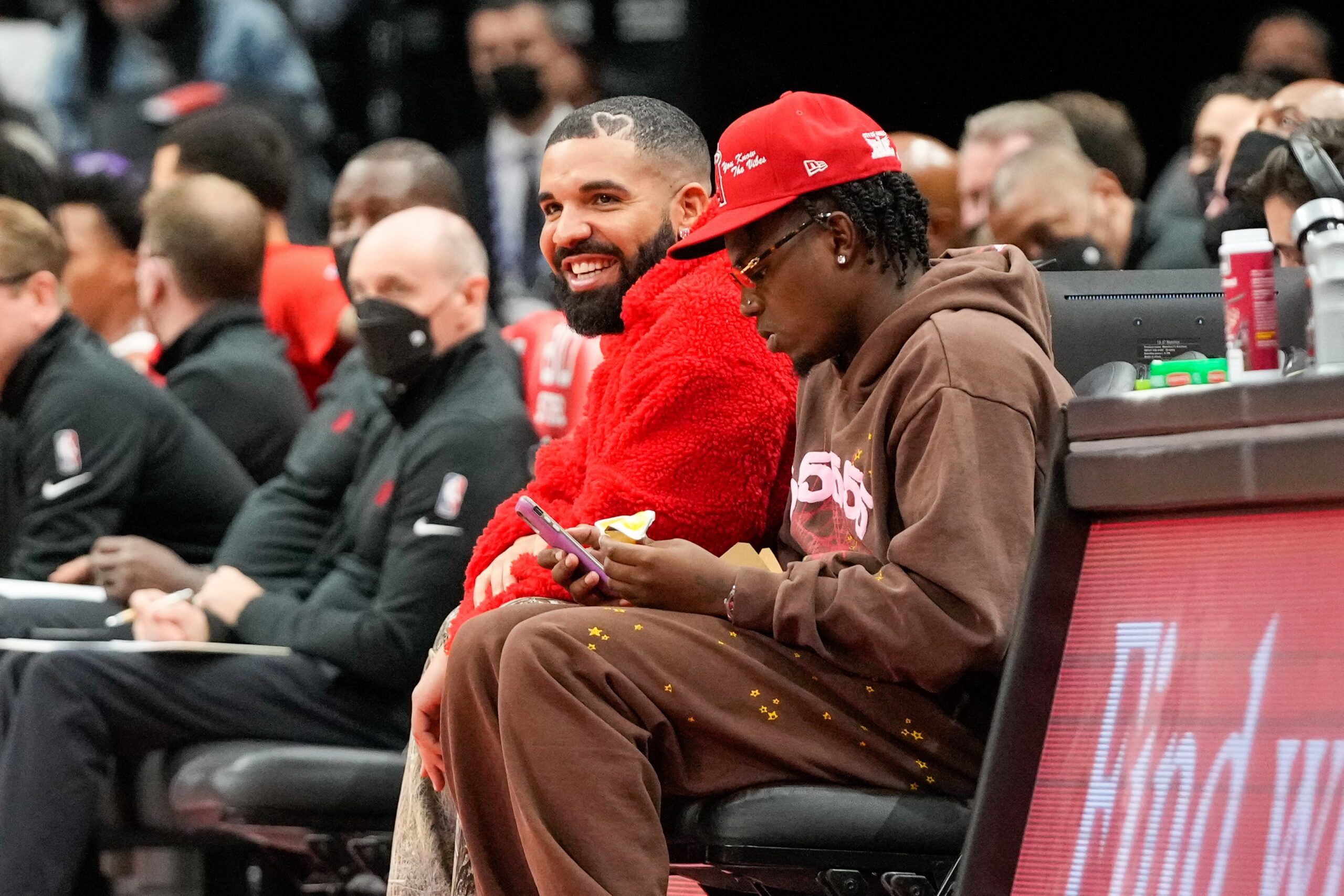 Drake, 팬이 파헤친 'Abel 겨냥설'에 '좋아요'로 직접 화답
