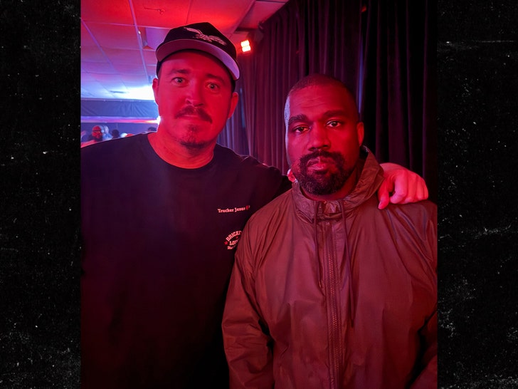 텍사스 백스테이지에서 포착된 Ye와 Shane Gillis